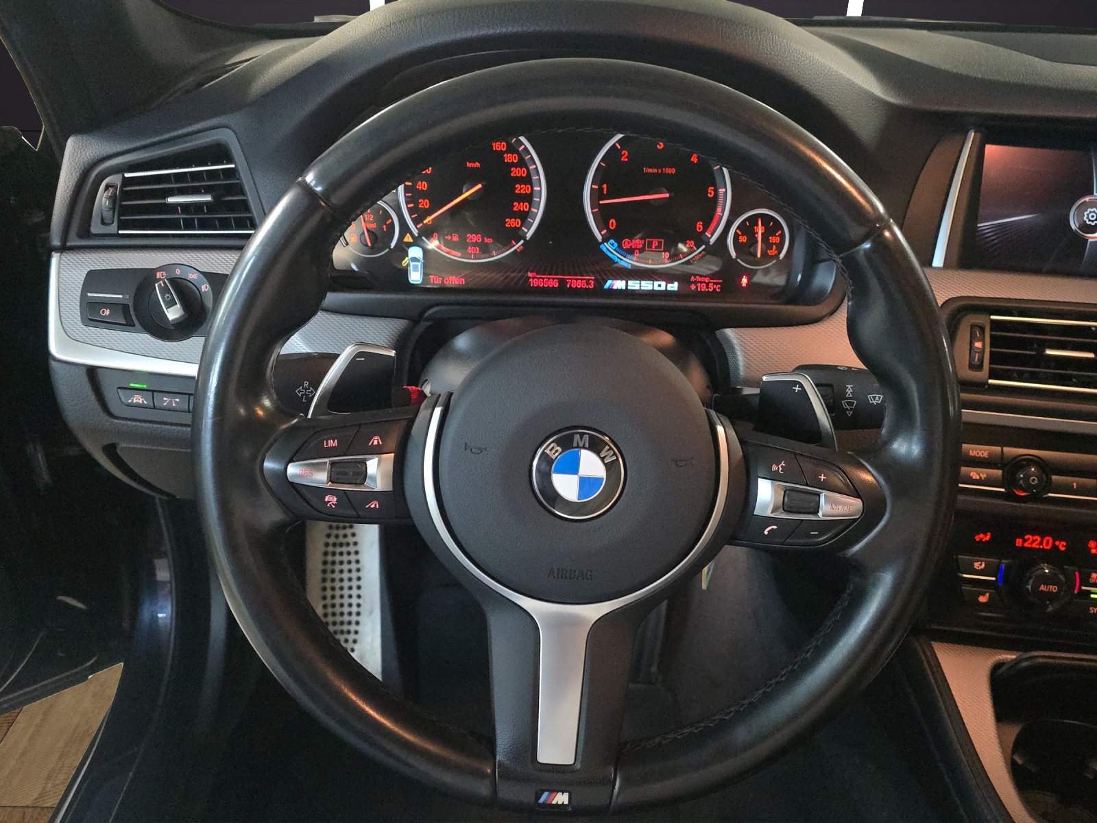 BMW M550d Touring xDrive Steptronic-image-10