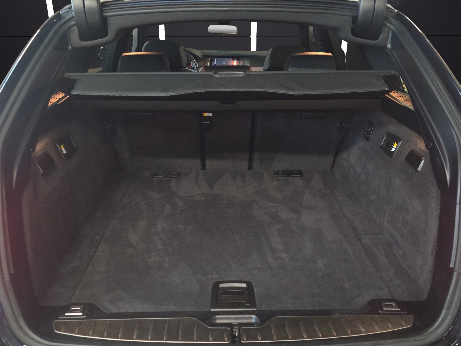 BMW M550d Touring xDrive Steptronic-image-24