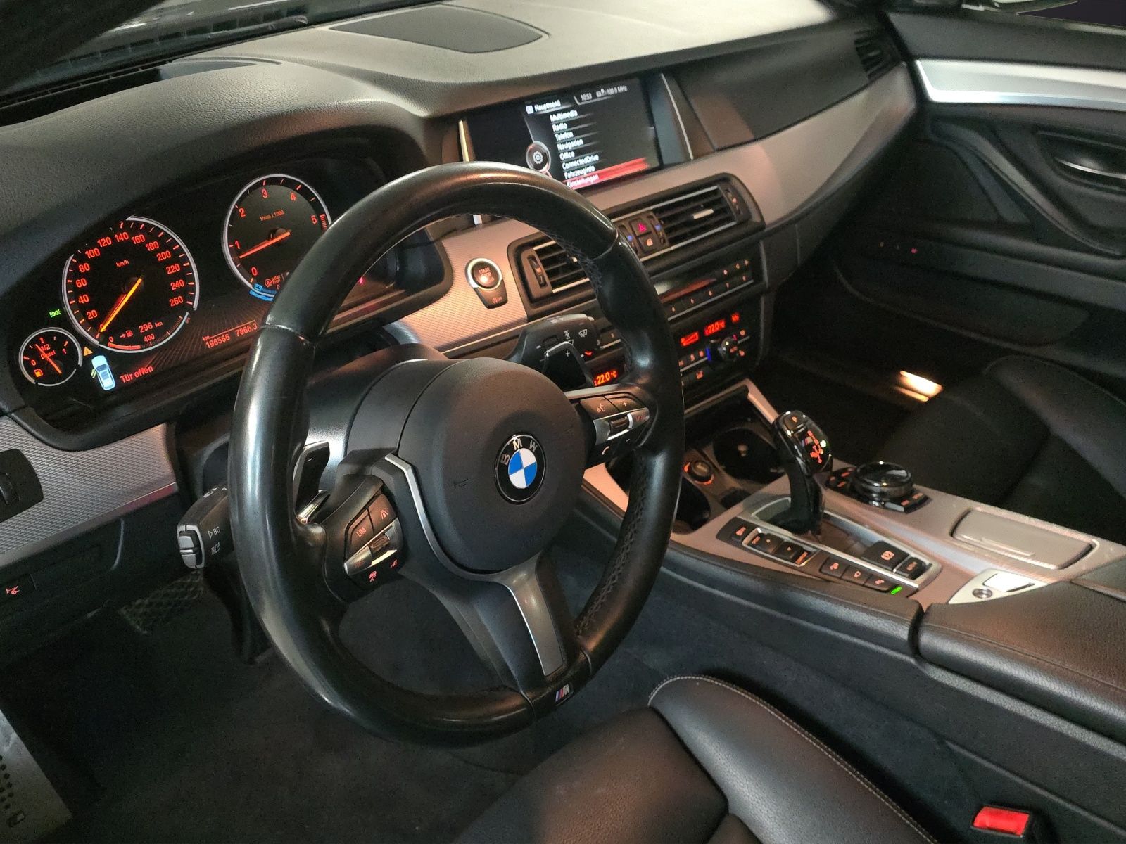 BMW M550 d Touring xDrive Steptronic-image-9
