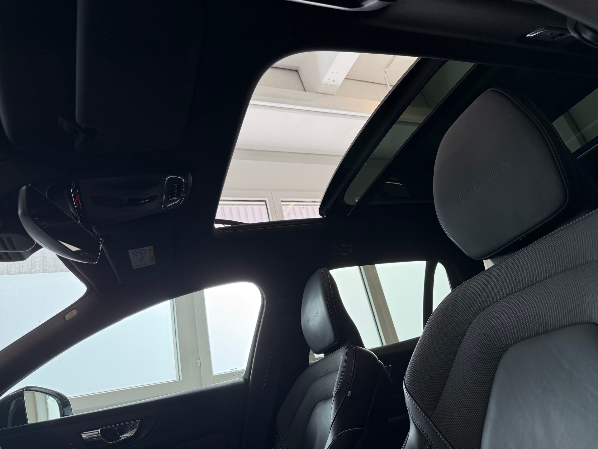 VOLVO V60 T8 eAWD Twin Engine R-Design Geartronic-image-17