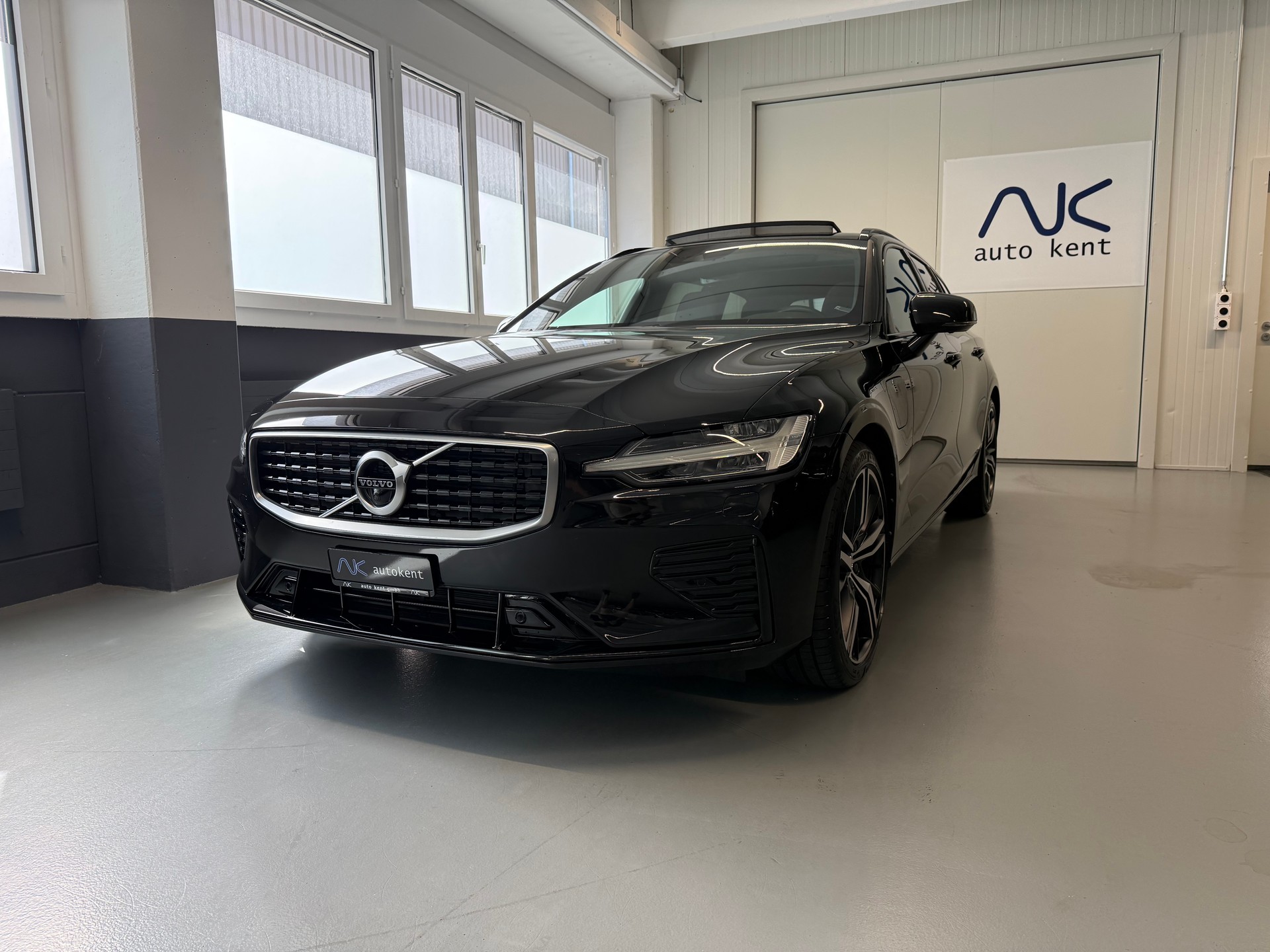 VOLVO V60 T8 eAWD Twin Engine R-Design Geartronic-image-0