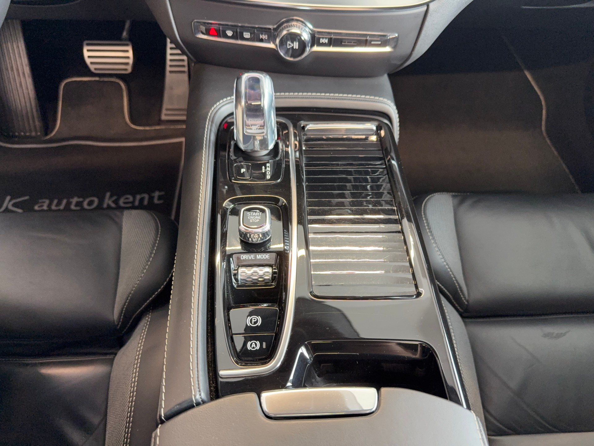 VOLVO V60 T8 eAWD Twin Engine R-Design Geartronic-image-12