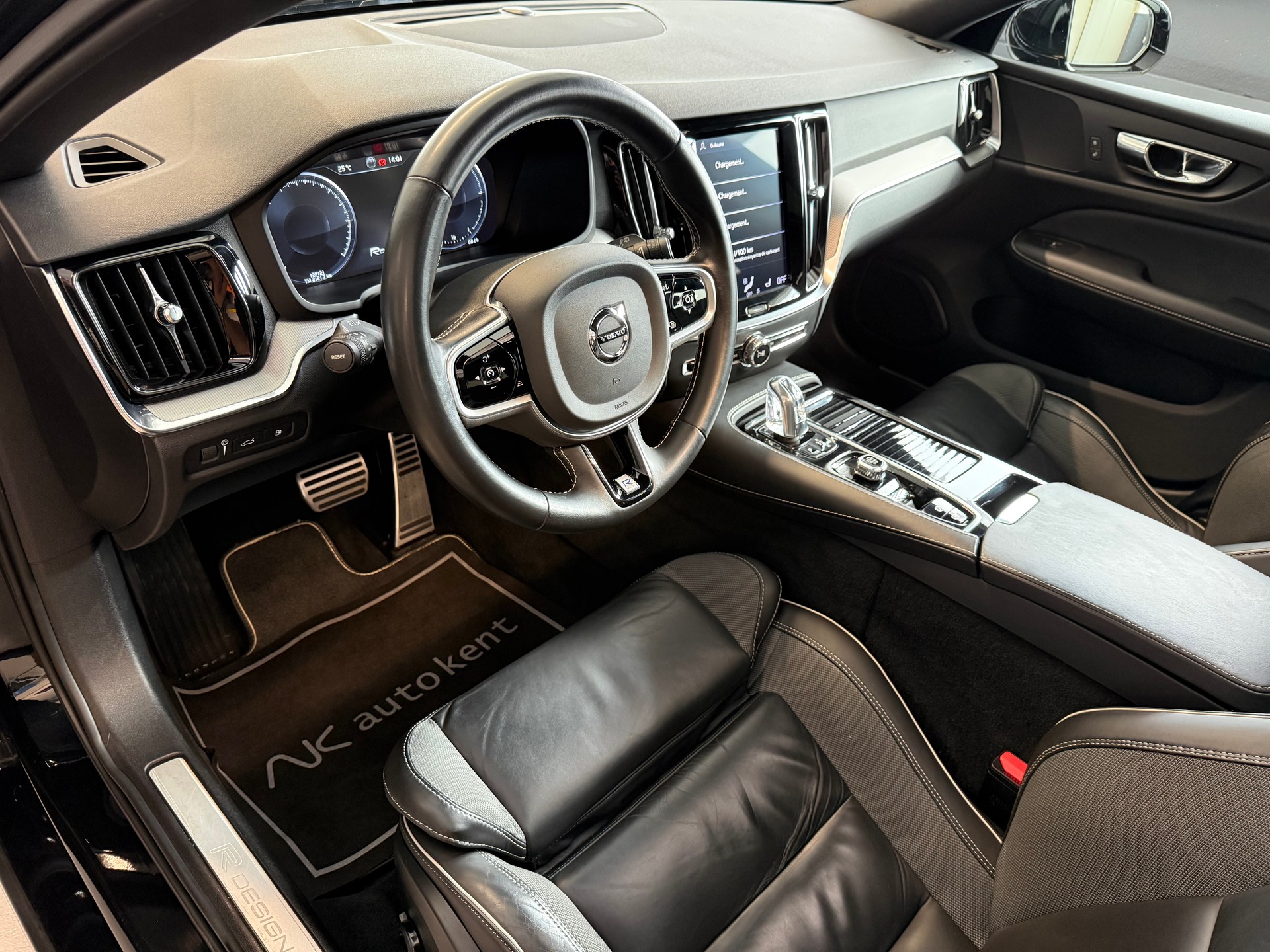 VOLVO V60 T8 eAWD Twin Engine R-Design Geartronic-image-8