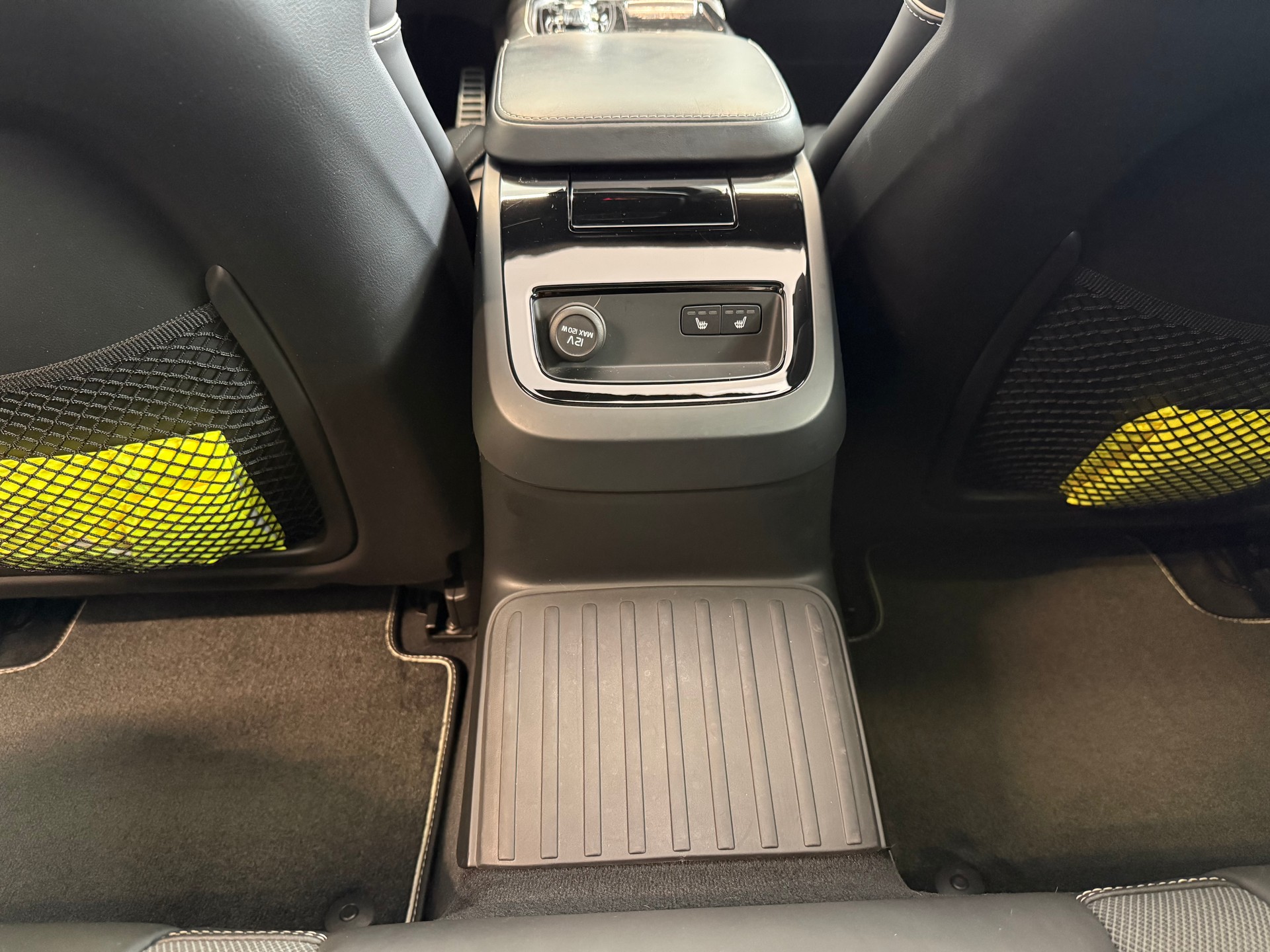 VOLVO V60 T8 eAWD Twin Engine R-Design Geartronic-image-20
