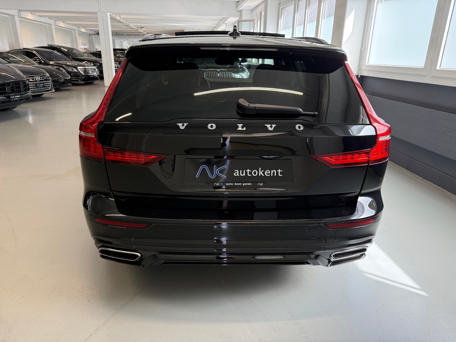 VOLVO V60 T8 eAWD Twin Engine R-Design Geartronic-image-4