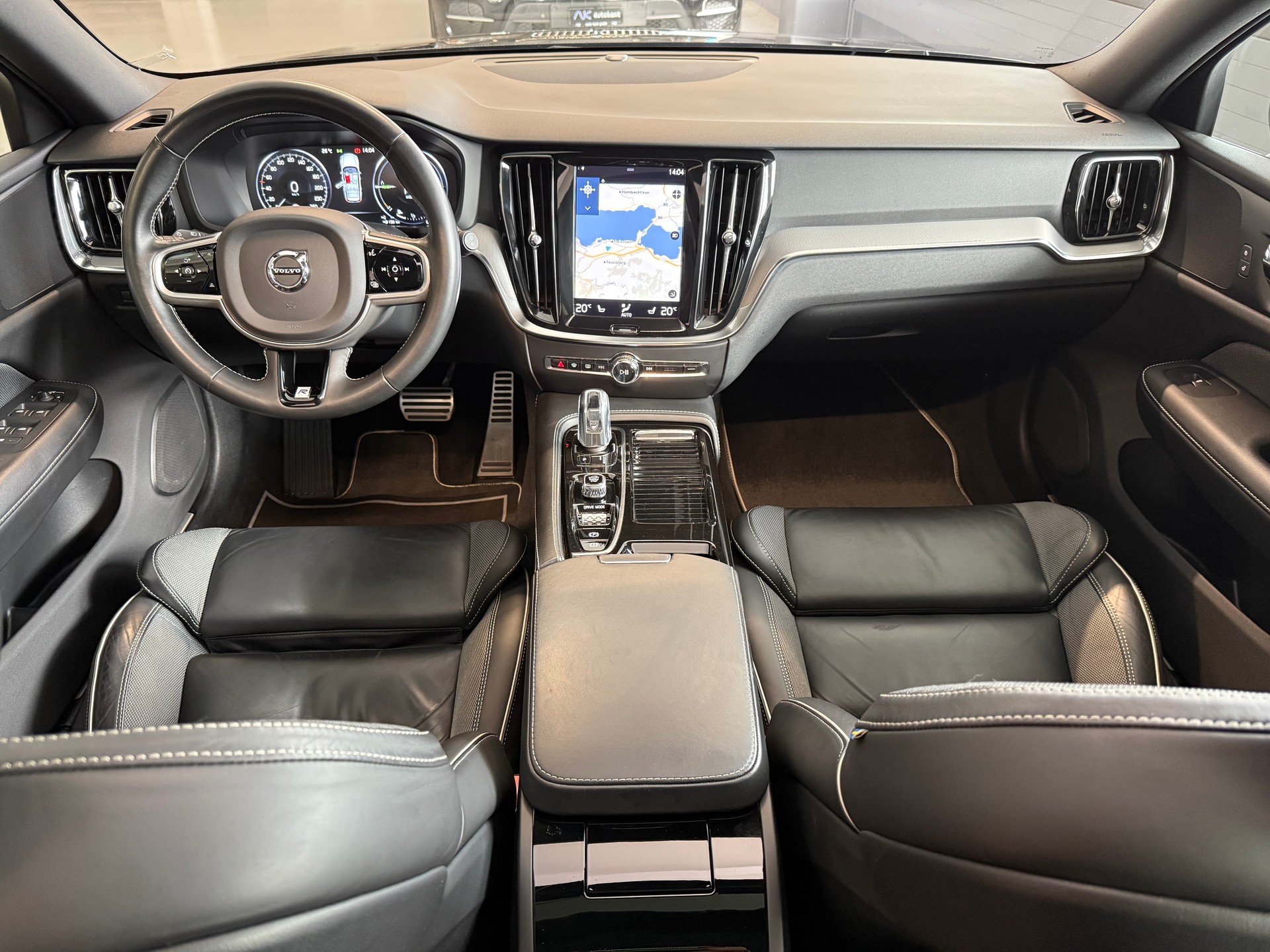VOLVO V60 T8 eAWD Twin Engine R-Design Geartronic-image-19