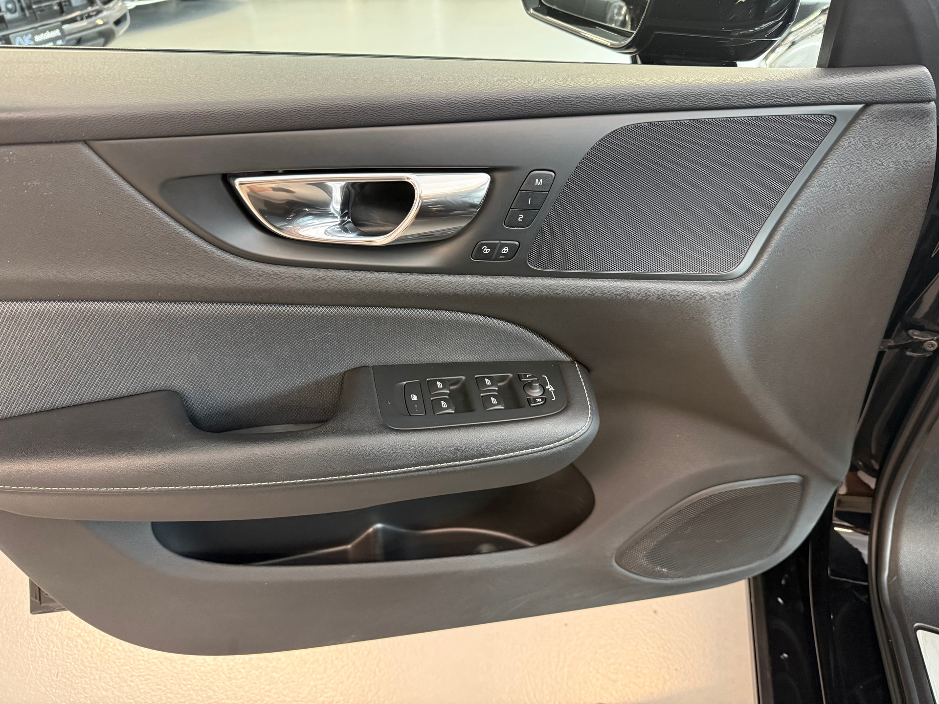 VOLVO V60 T8 eAWD Twin Engine R-Design Geartronic-image-14