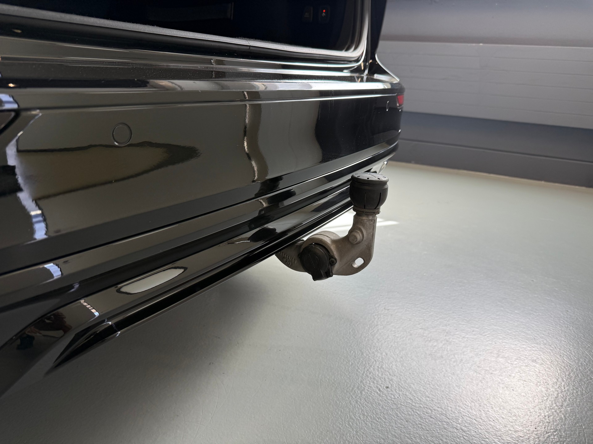 VOLVO V60 T8 eAWD Twin Engine R-Design Geartronic-image-6