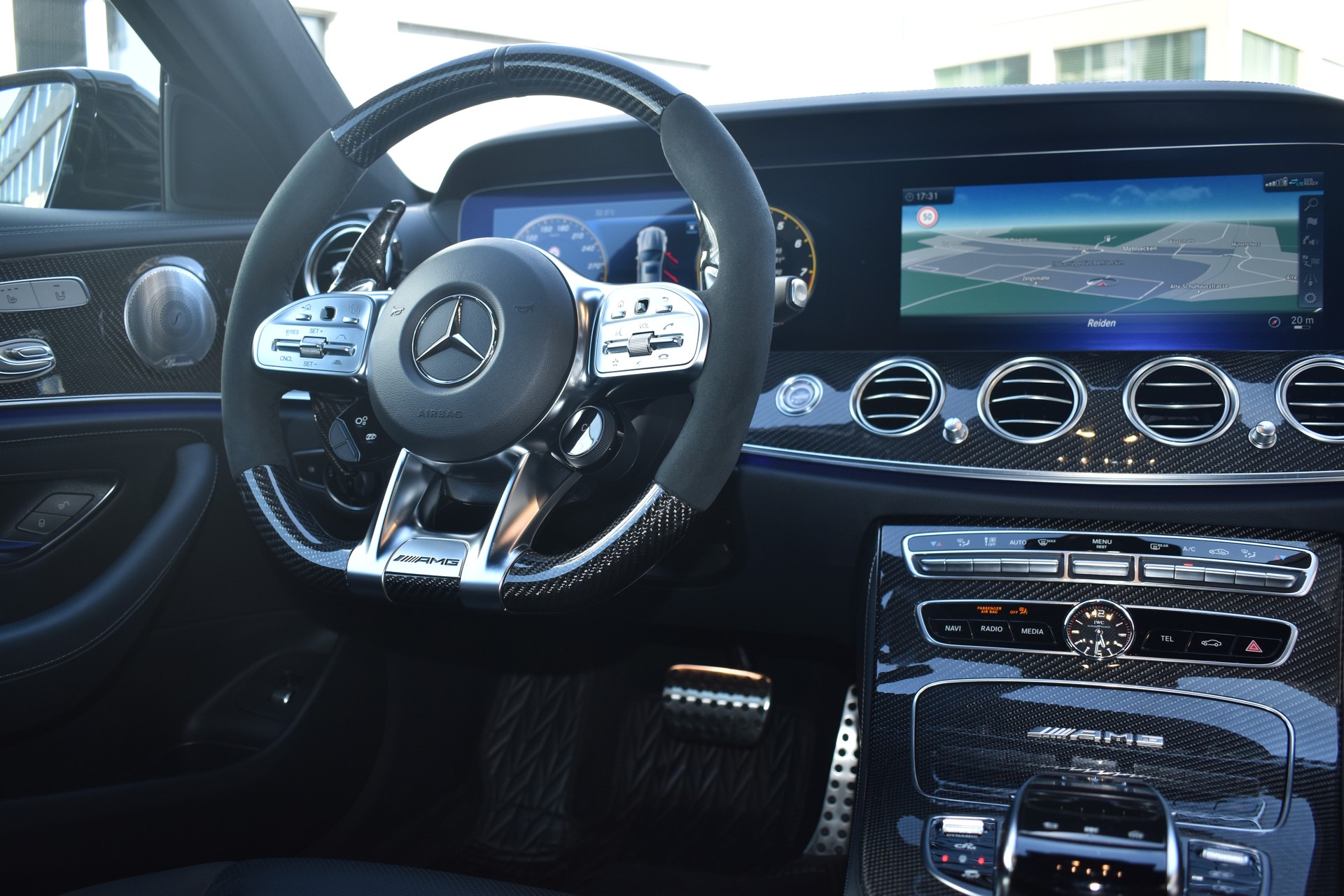 MERCEDES-BENZ E 63 S AMG 4matic+-image-11