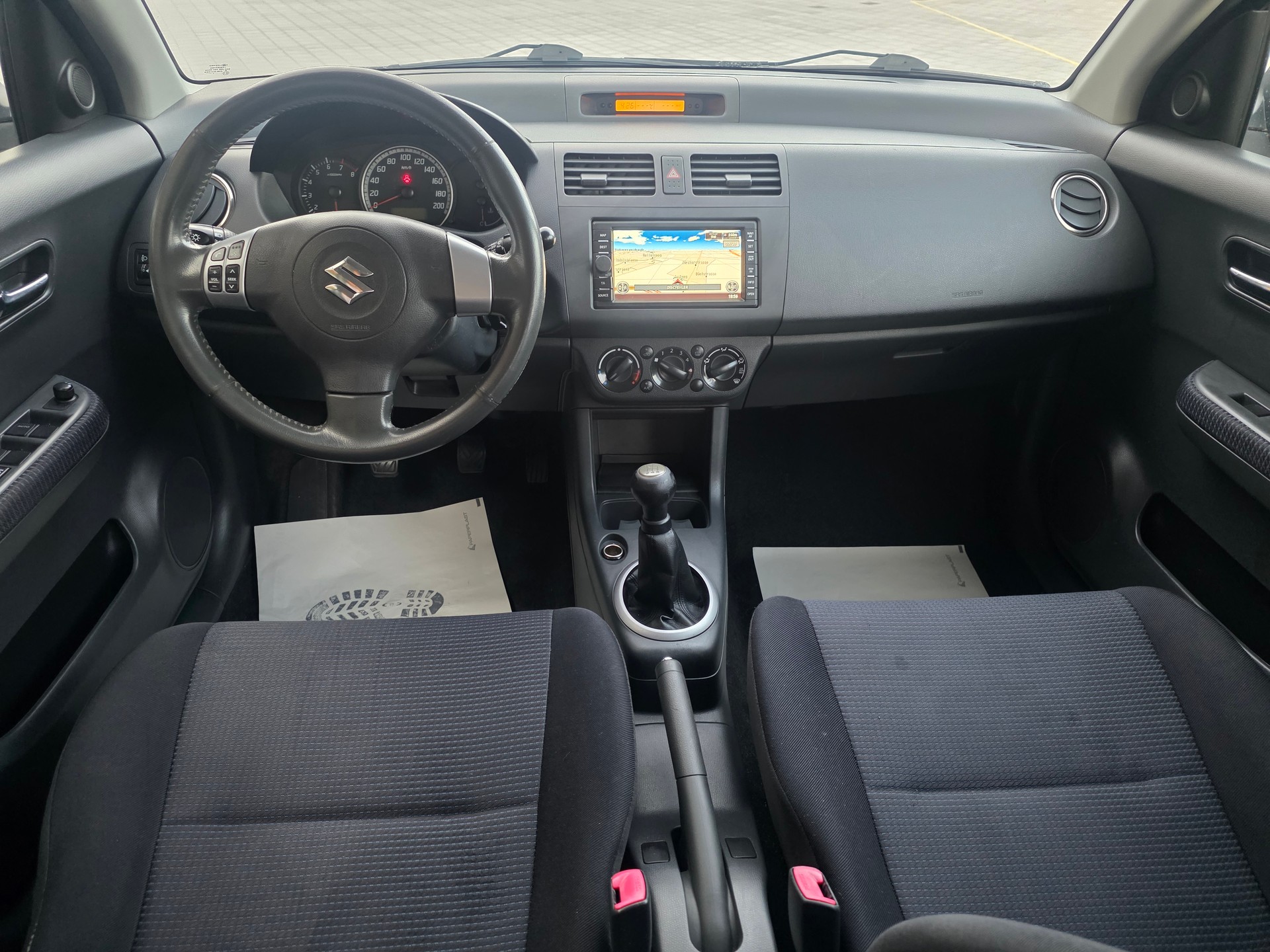 SUZUKI Swift 1.3i 16V GL Top Piz Sulai LE 4x4-image-9