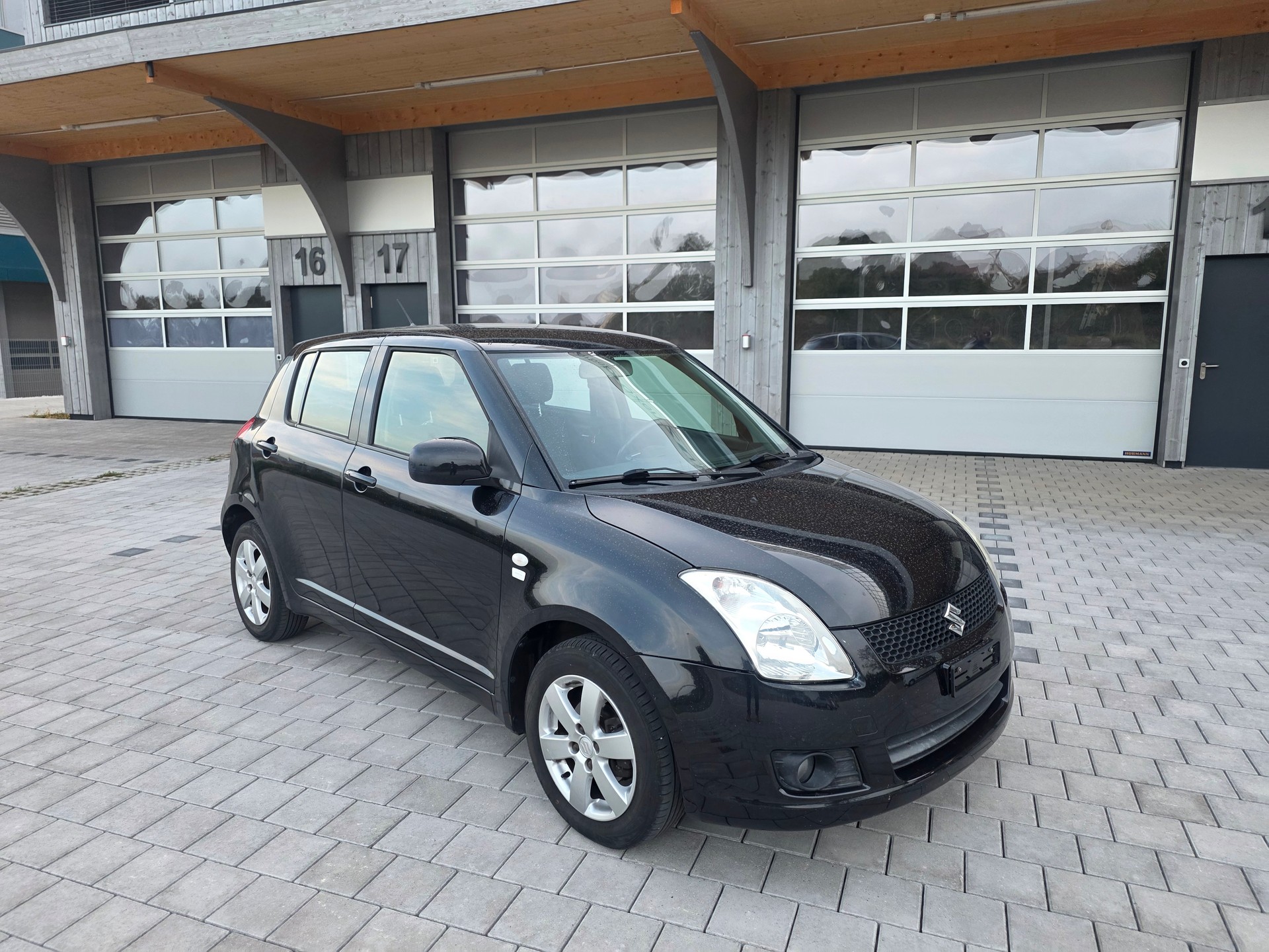 SUZUKI Swift 1.3i 16V GL Top Piz Sulai LE 4x4-image-2