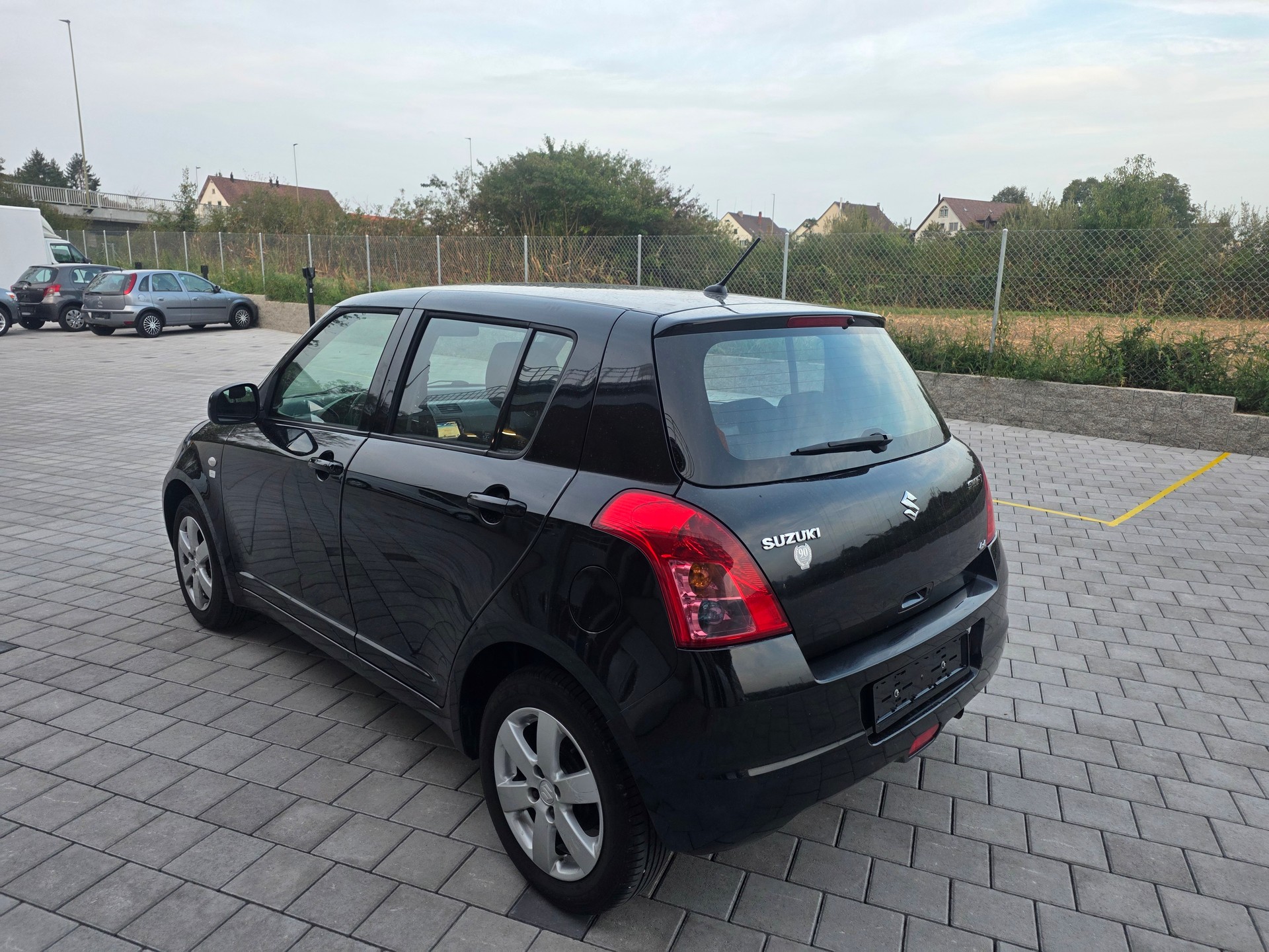 SUZUKI Swift 1.3i 16V GL Top Piz Sulai LE 4x4-image-6