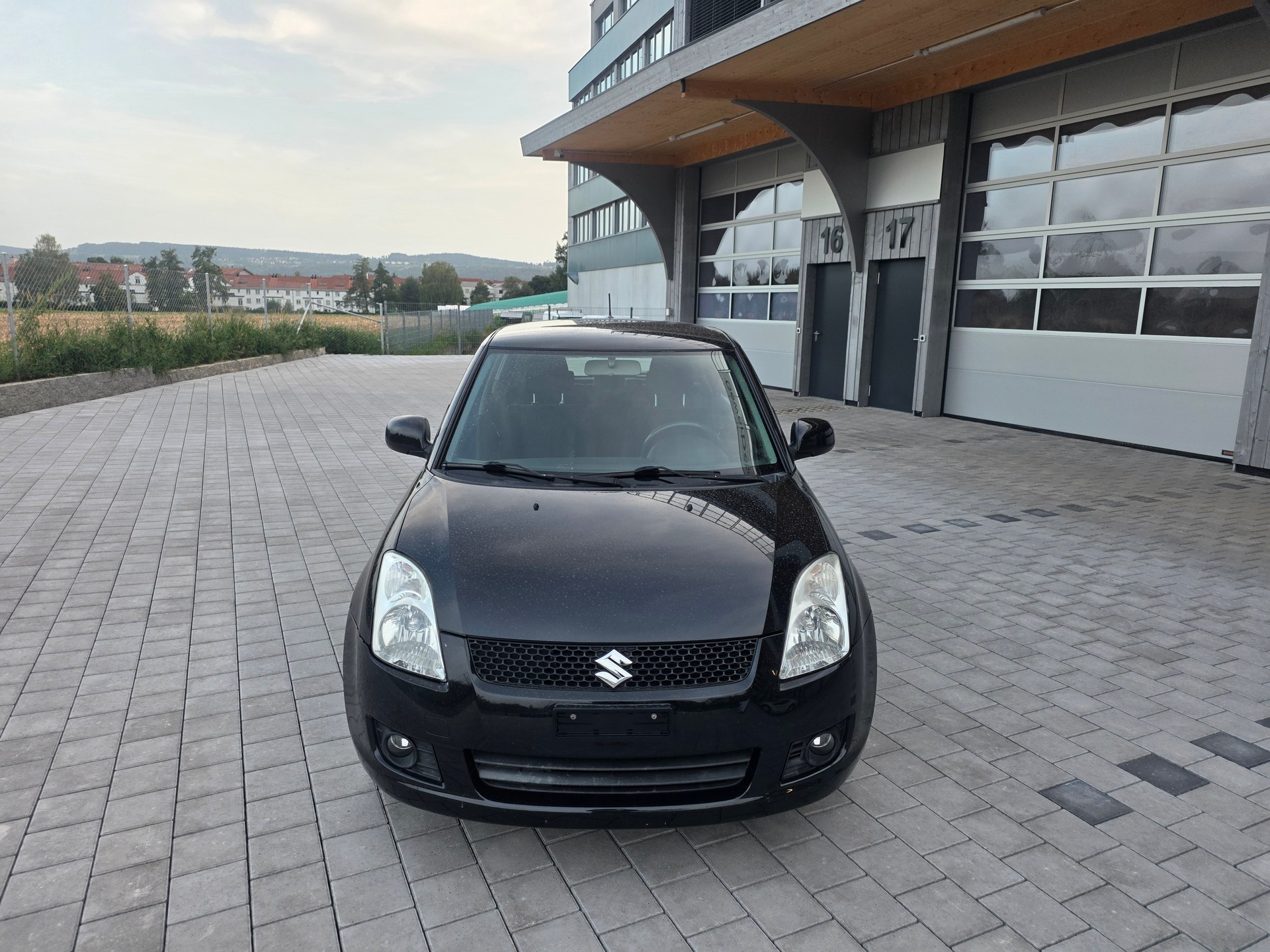 SUZUKI Swift 1.3i 16V GL Top Piz Sulai LE 4x4-image-1