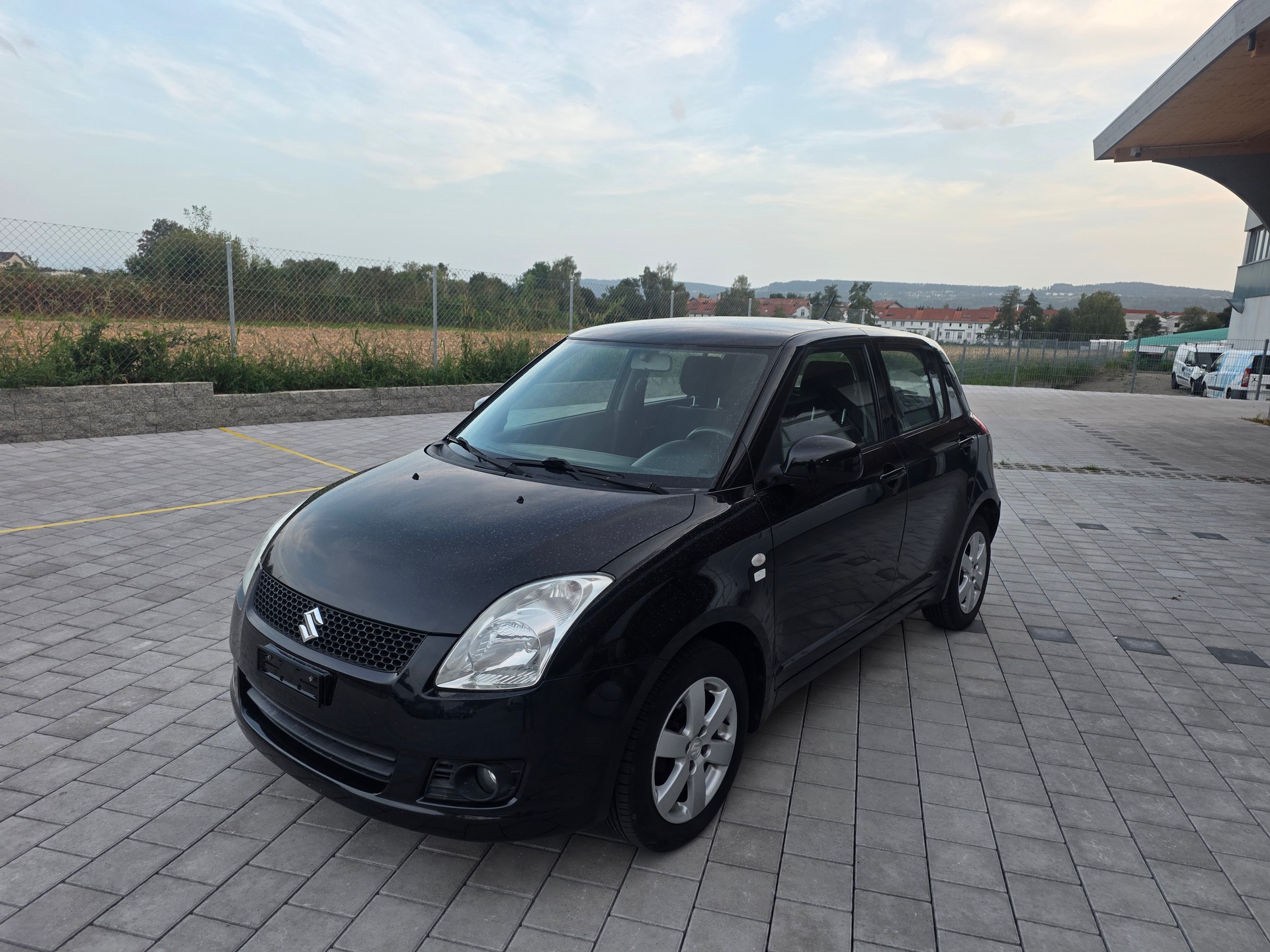 SUZUKI Swift 1.3i 16V GL Top Piz Sulai LE 4x4-image-3