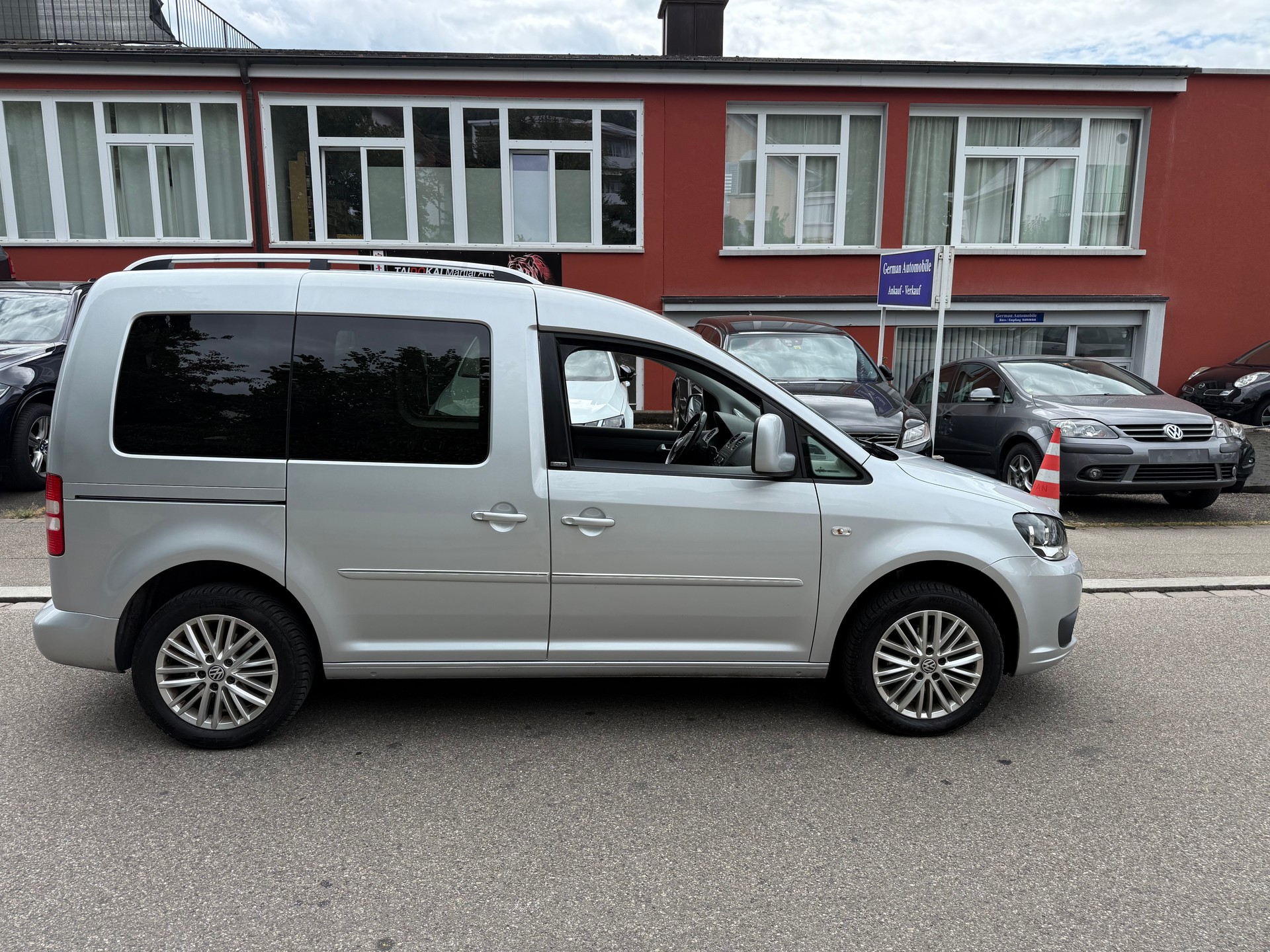 VW Caddy 1.6 TDI Blue Motion Technology Family CUP-image-4