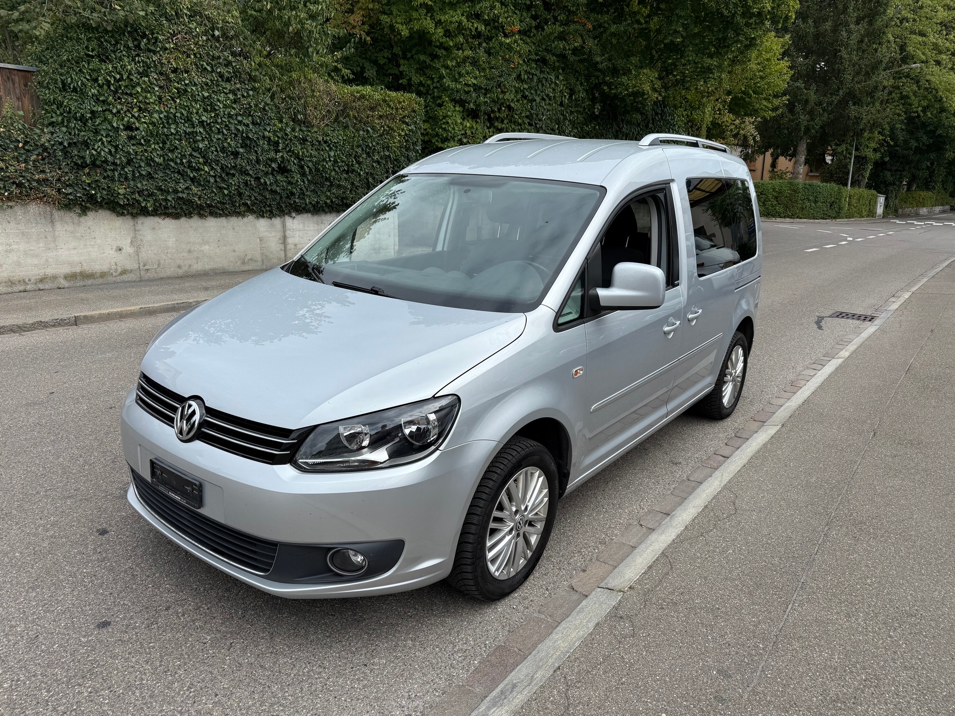 VW Caddy 1.6 TDI Blue Motion Technology Family CUP-image-1