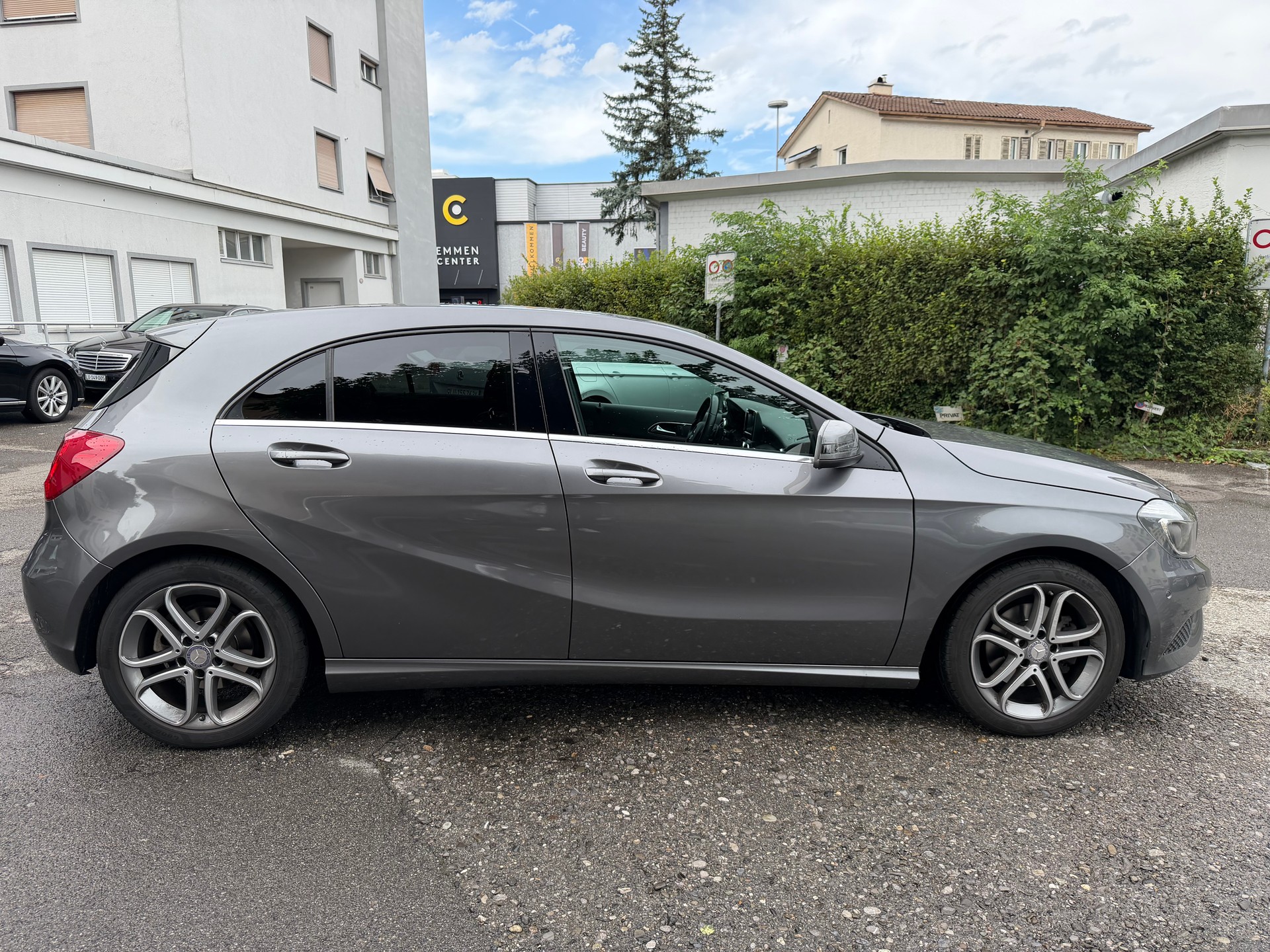 MERCEDES-BENZ A 180 Urban 7G-DCT-image-4