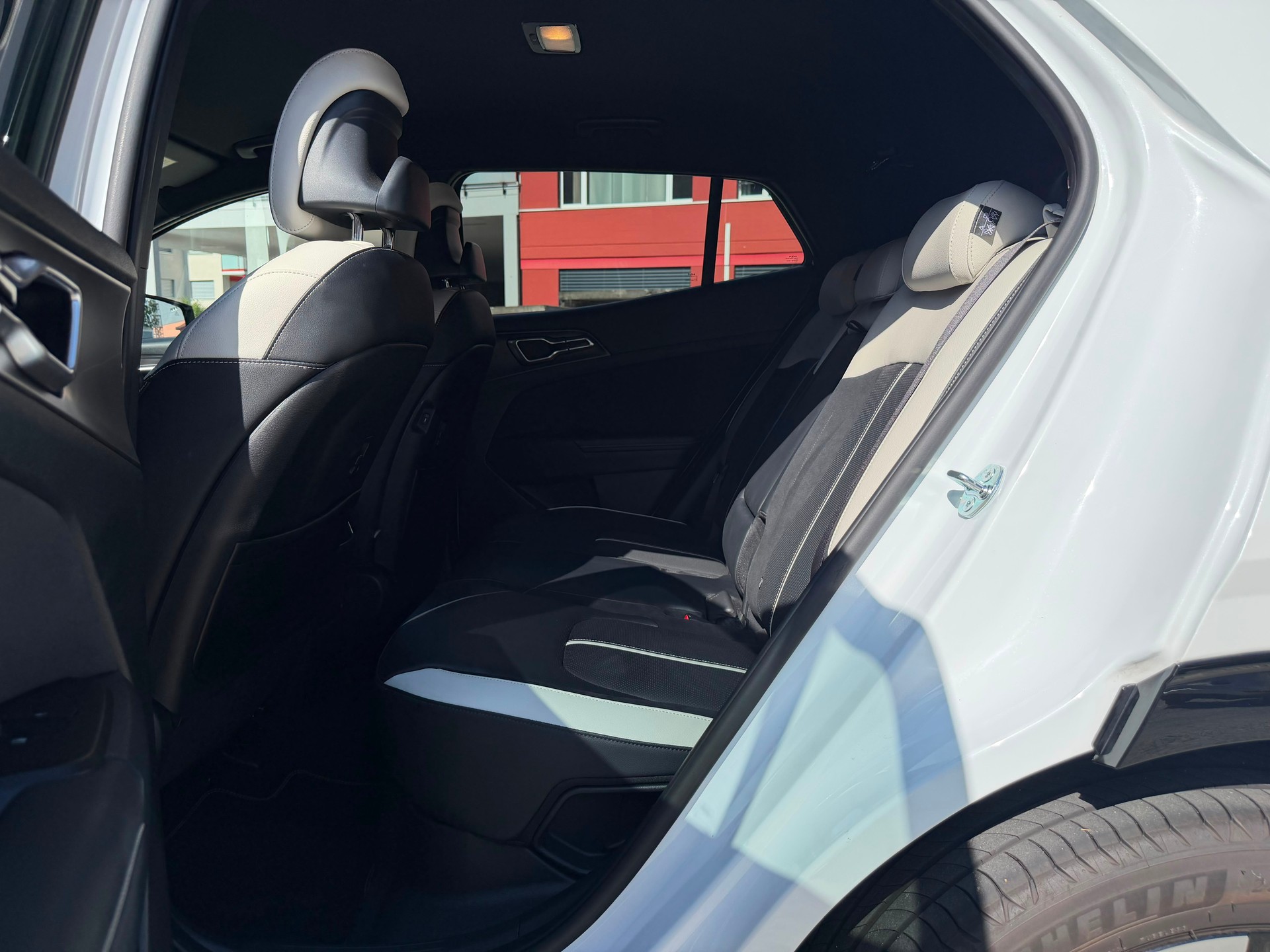 KIA Sportage 1.6T-GDi HEV GT-Line 4x4 A-image-8