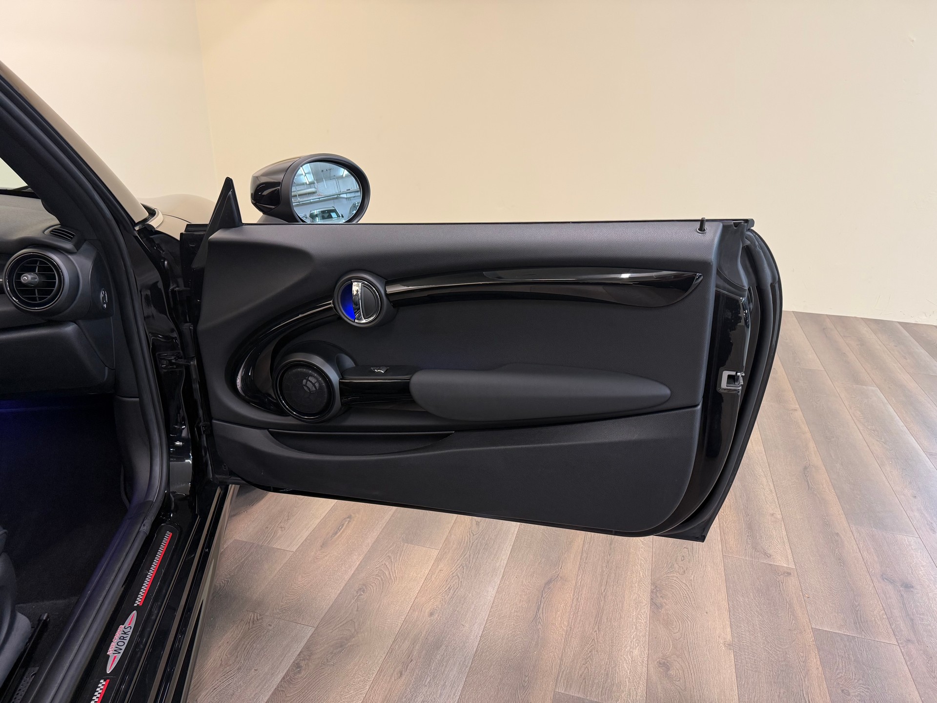 MINI Cooper John Cooper Works Cabriolet Steptronic-image-26