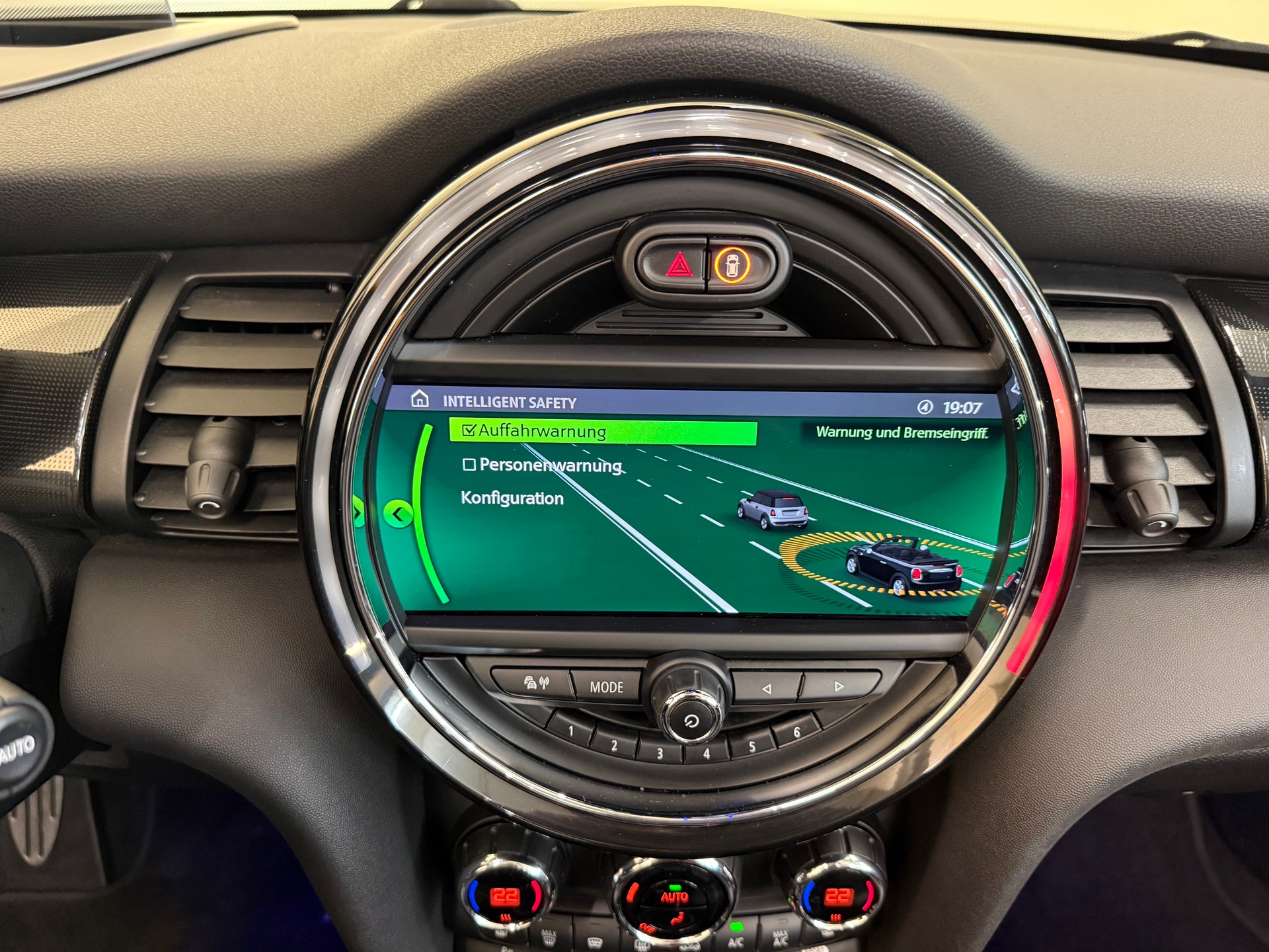 MINI Cooper John Cooper Works Cabriolet Steptronic-image-22