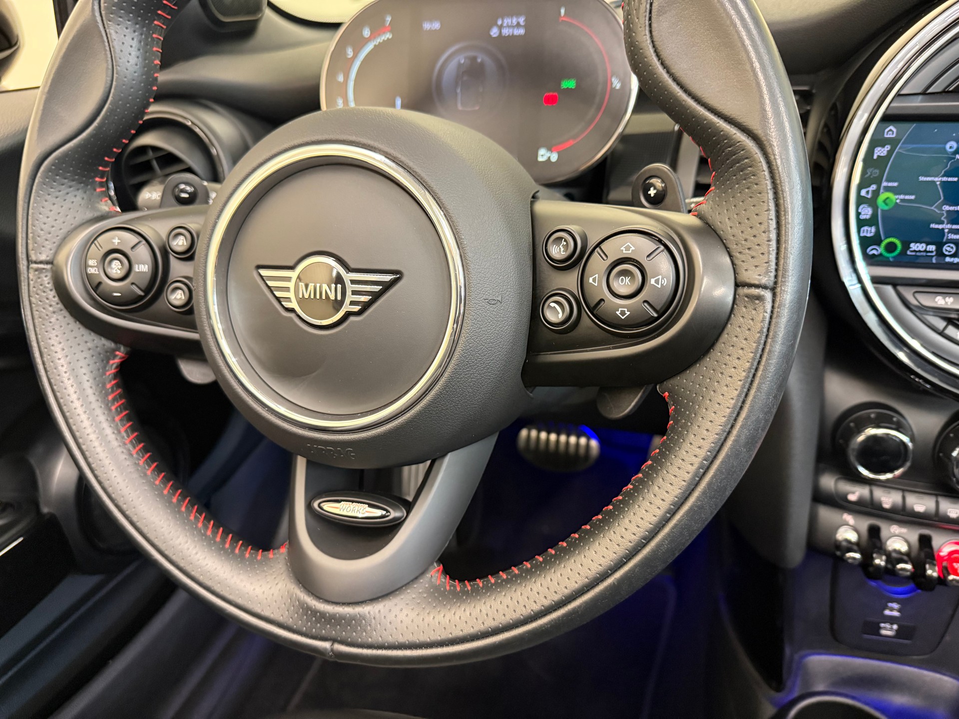 MINI Cooper John Cooper Works Cabriolet Steptronic-image-20