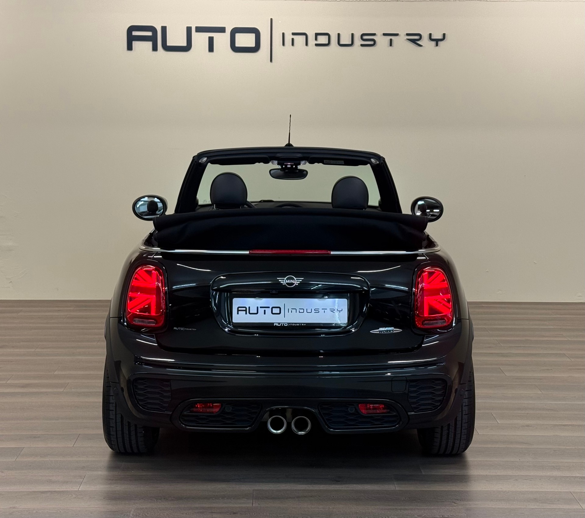 MINI Cooper John Cooper Works Cabriolet Steptronic-image-11