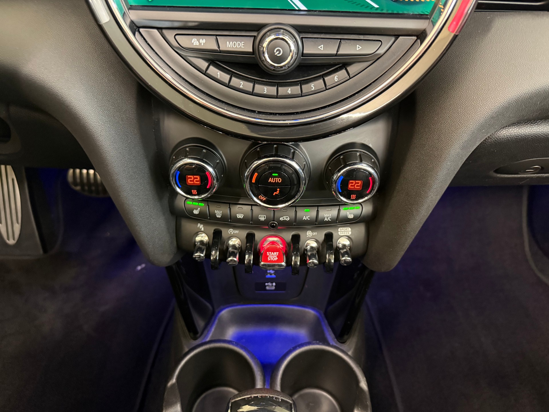 MINI Cooper John Cooper Works Cabriolet Steptronic-image-24