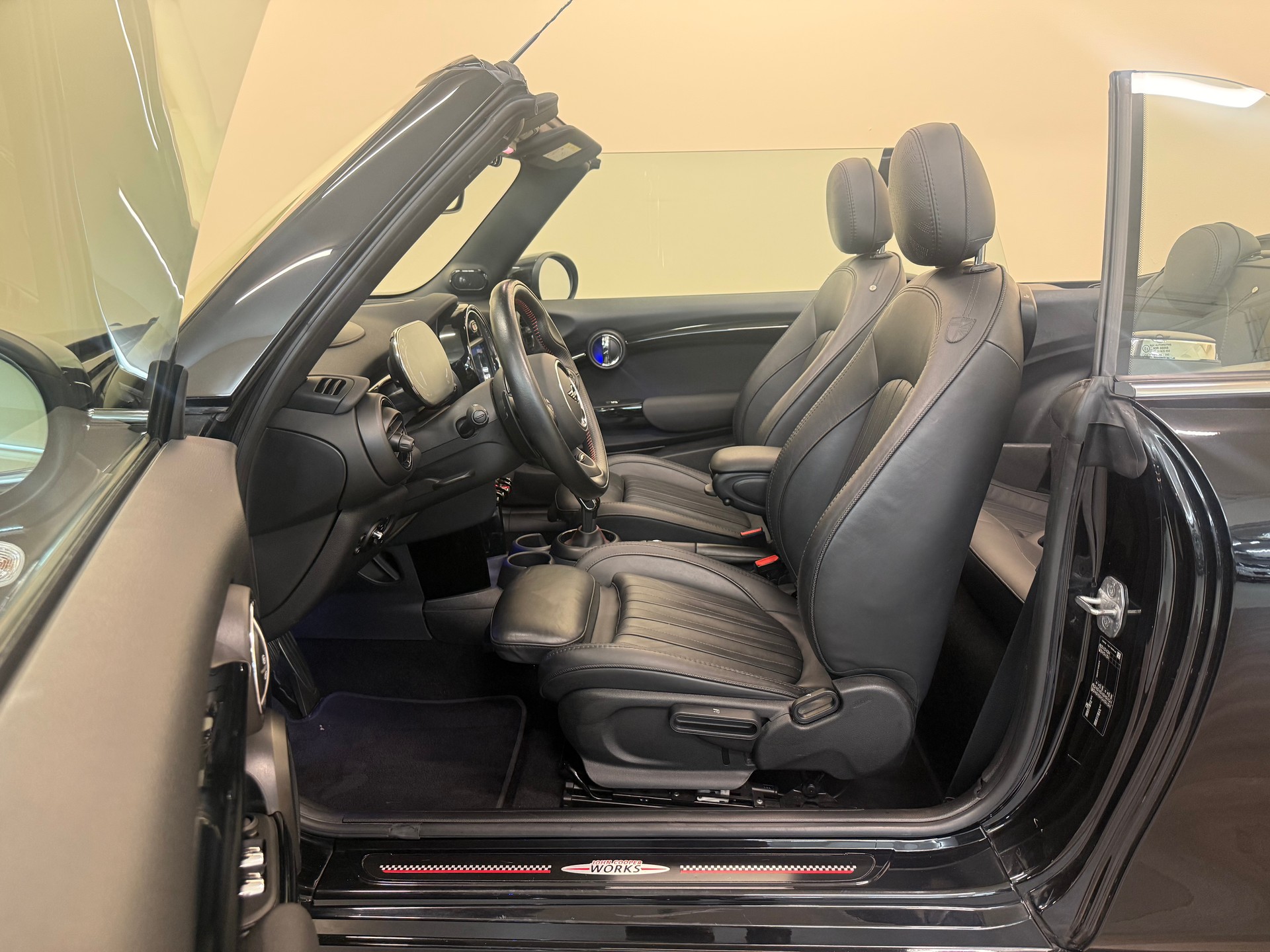 MINI Cooper John Cooper Works Cabriolet Steptronic-image-14