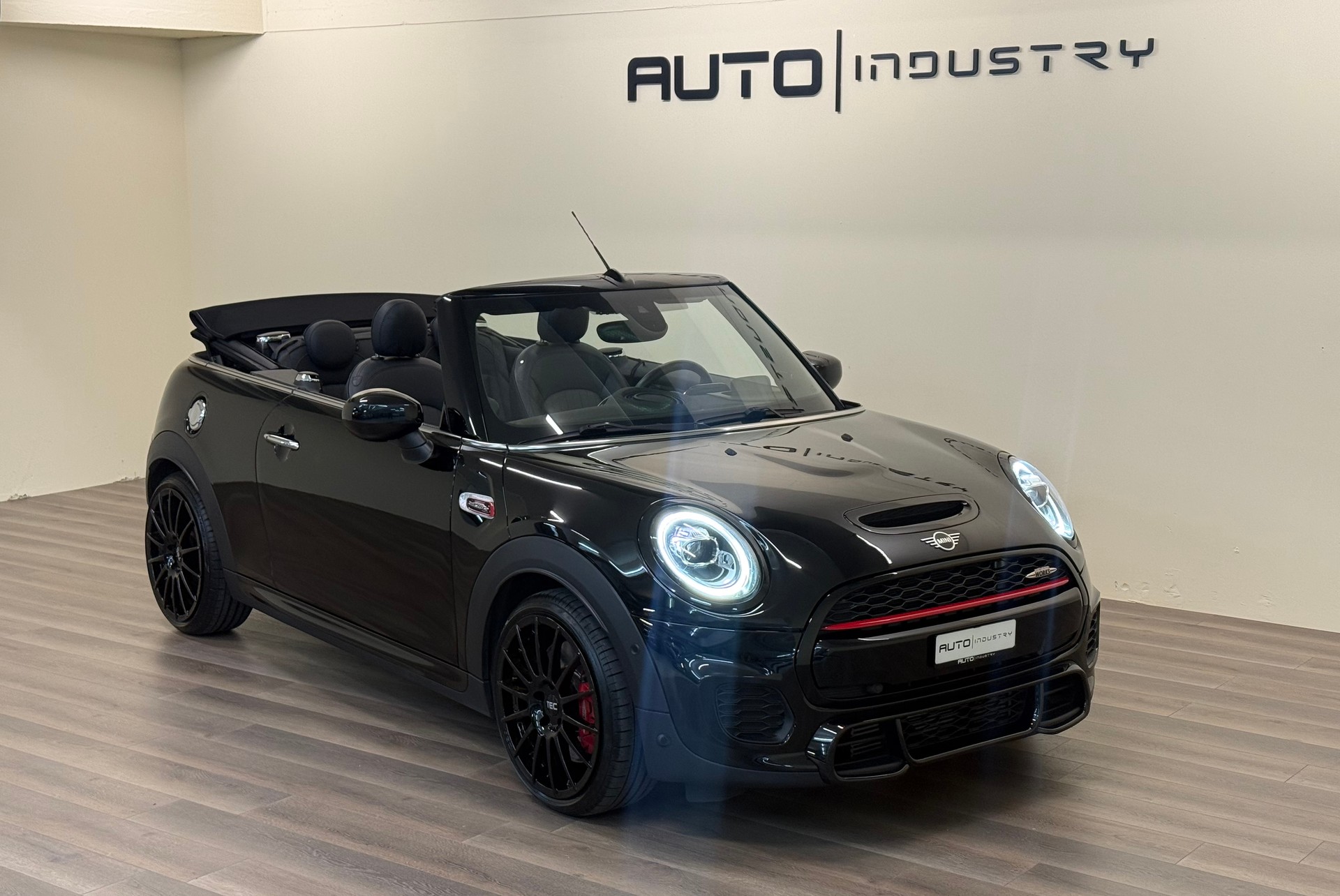 MINI Cooper John Cooper Works Cabriolet Steptronic-image-8