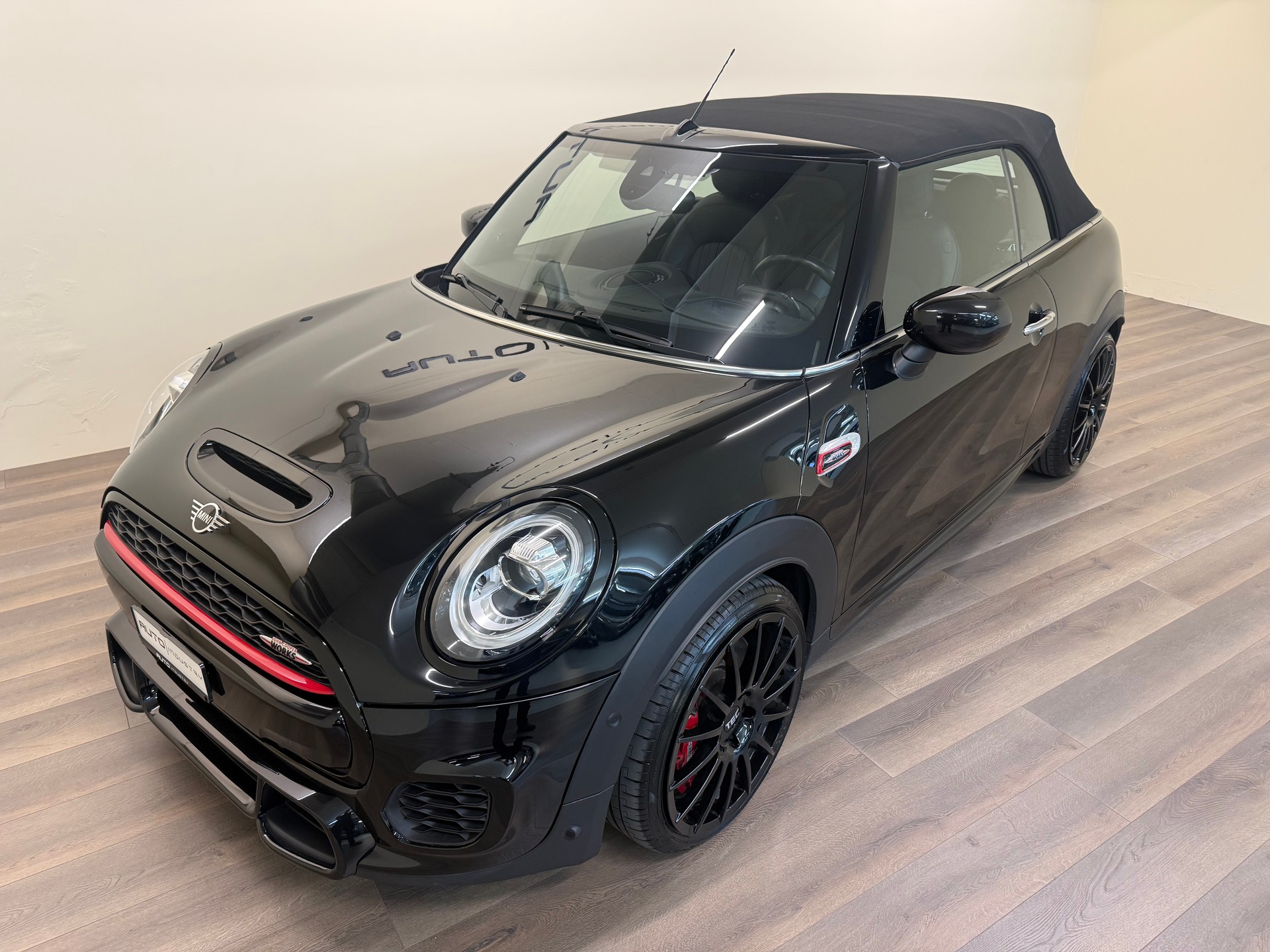 MINI Cooper John Cooper Works Cabriolet Steptronic-image-3