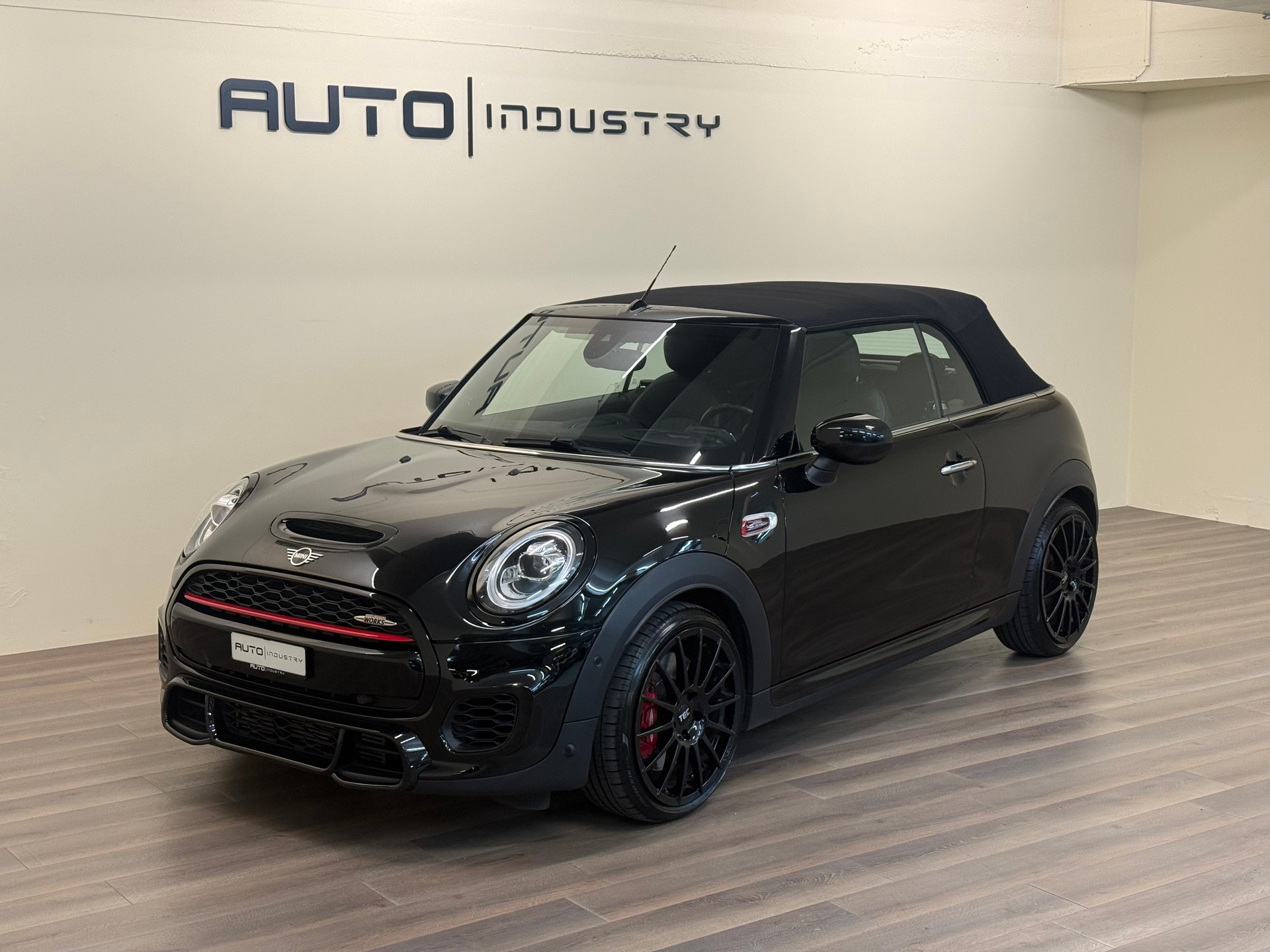 MINI Cooper John Cooper Works Cabriolet Steptronic-image-2