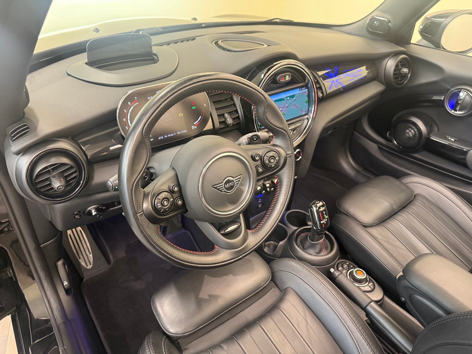 MINI Cooper John Cooper Works Cabriolet Steptronic-image-16