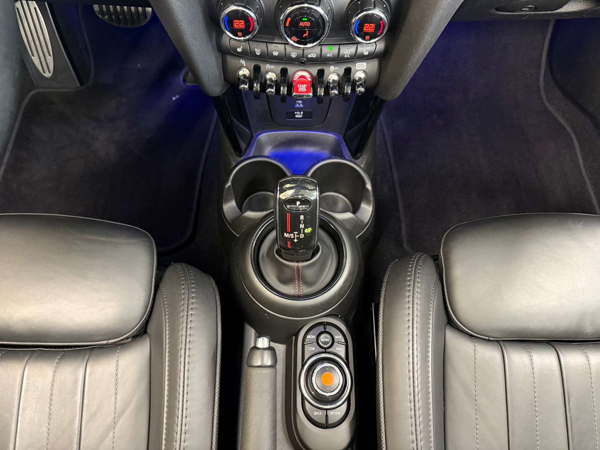 MINI Cooper John Cooper Works Cabriolet Steptronic-image-25