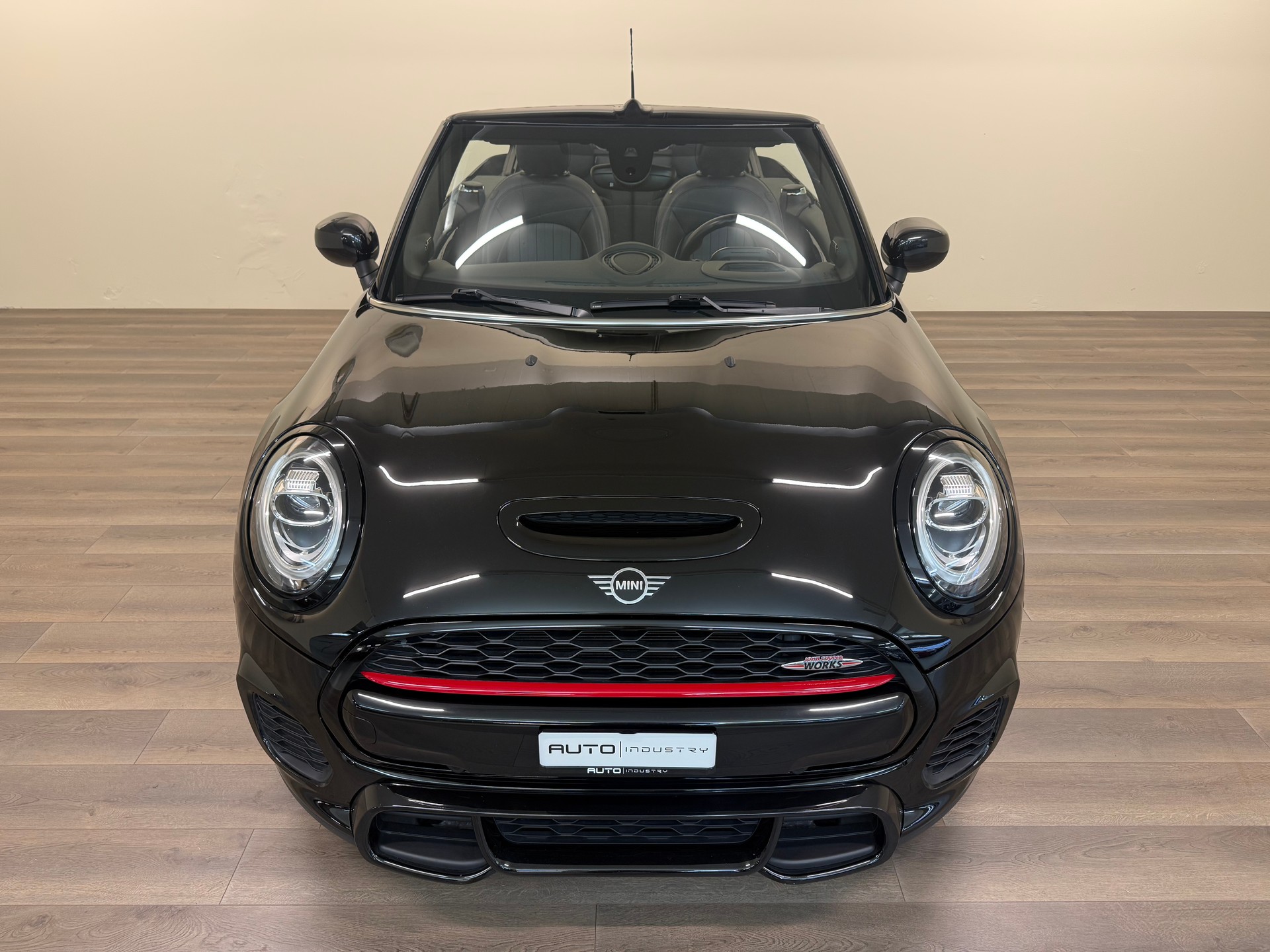 MINI Cooper John Cooper Works Cabriolet Steptronic-image-10