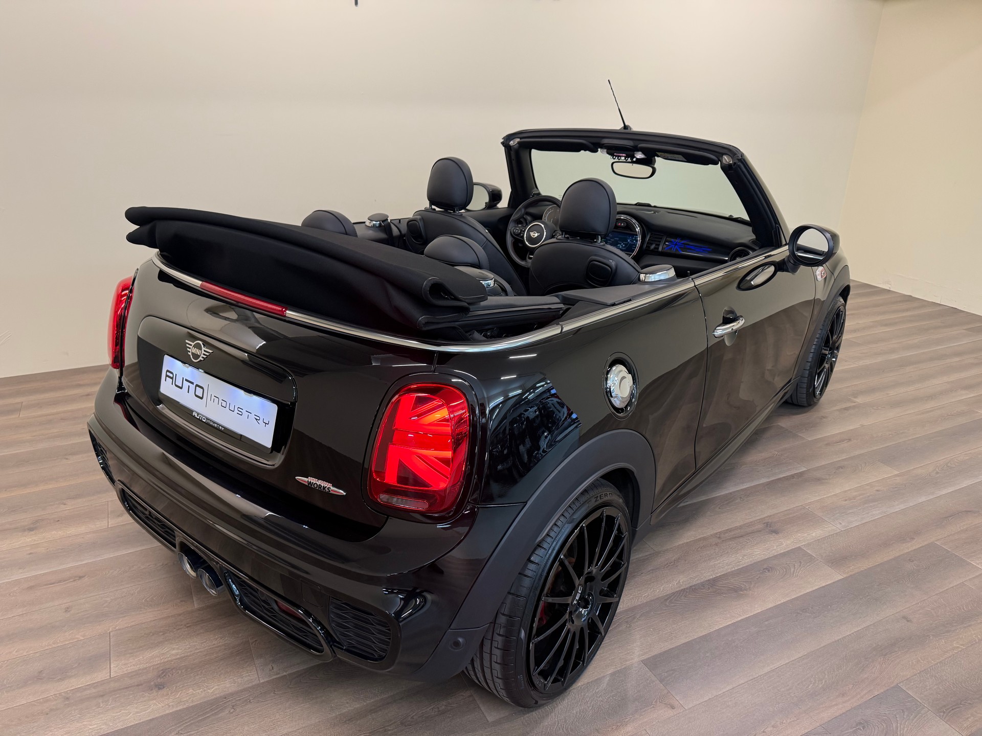 MINI Cooper John Cooper Works Cabriolet Steptronic-image-7