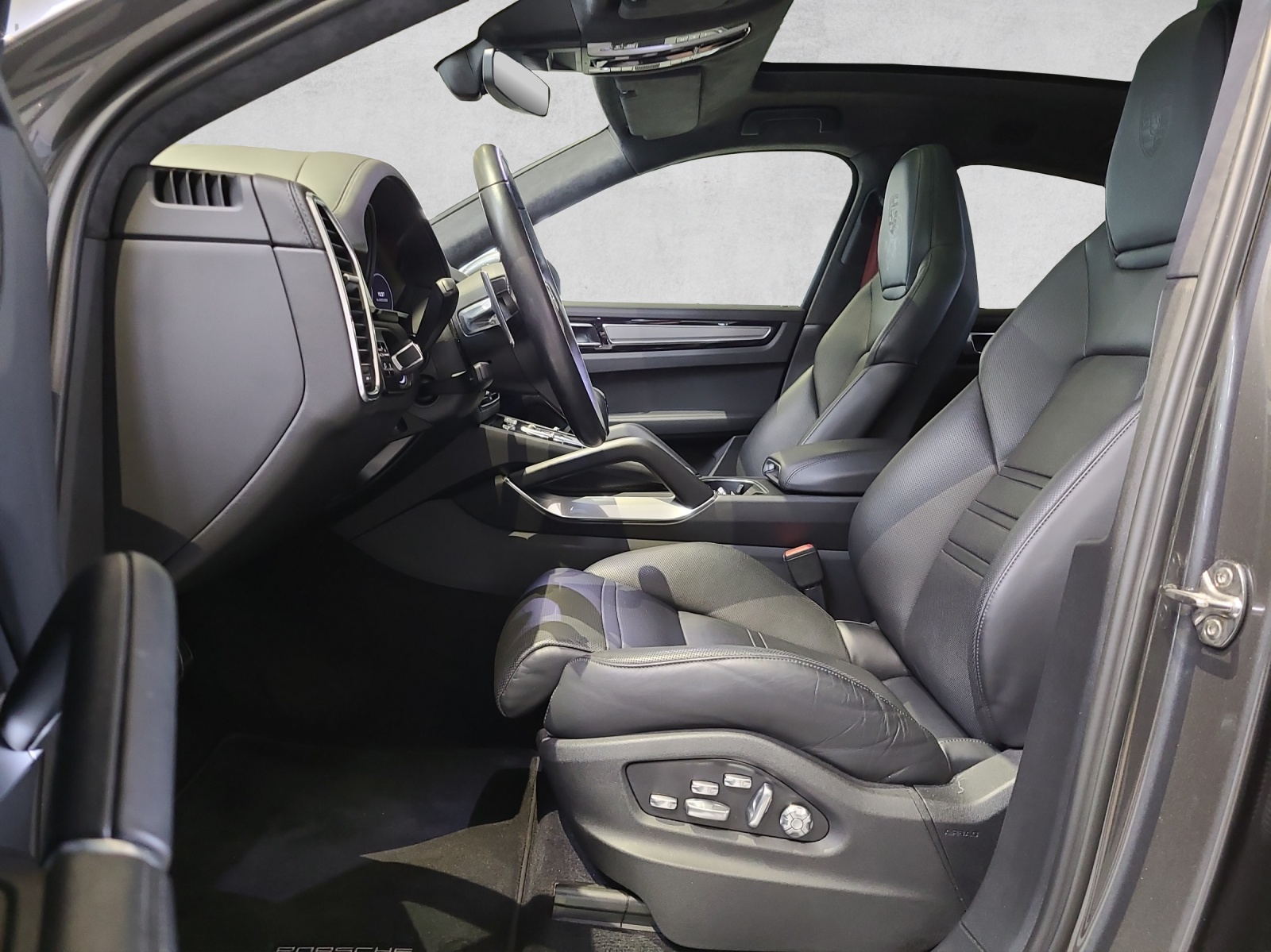 PORSCHE Cayenne Coupé 4.0 V8 Turbo Coupé-image-13