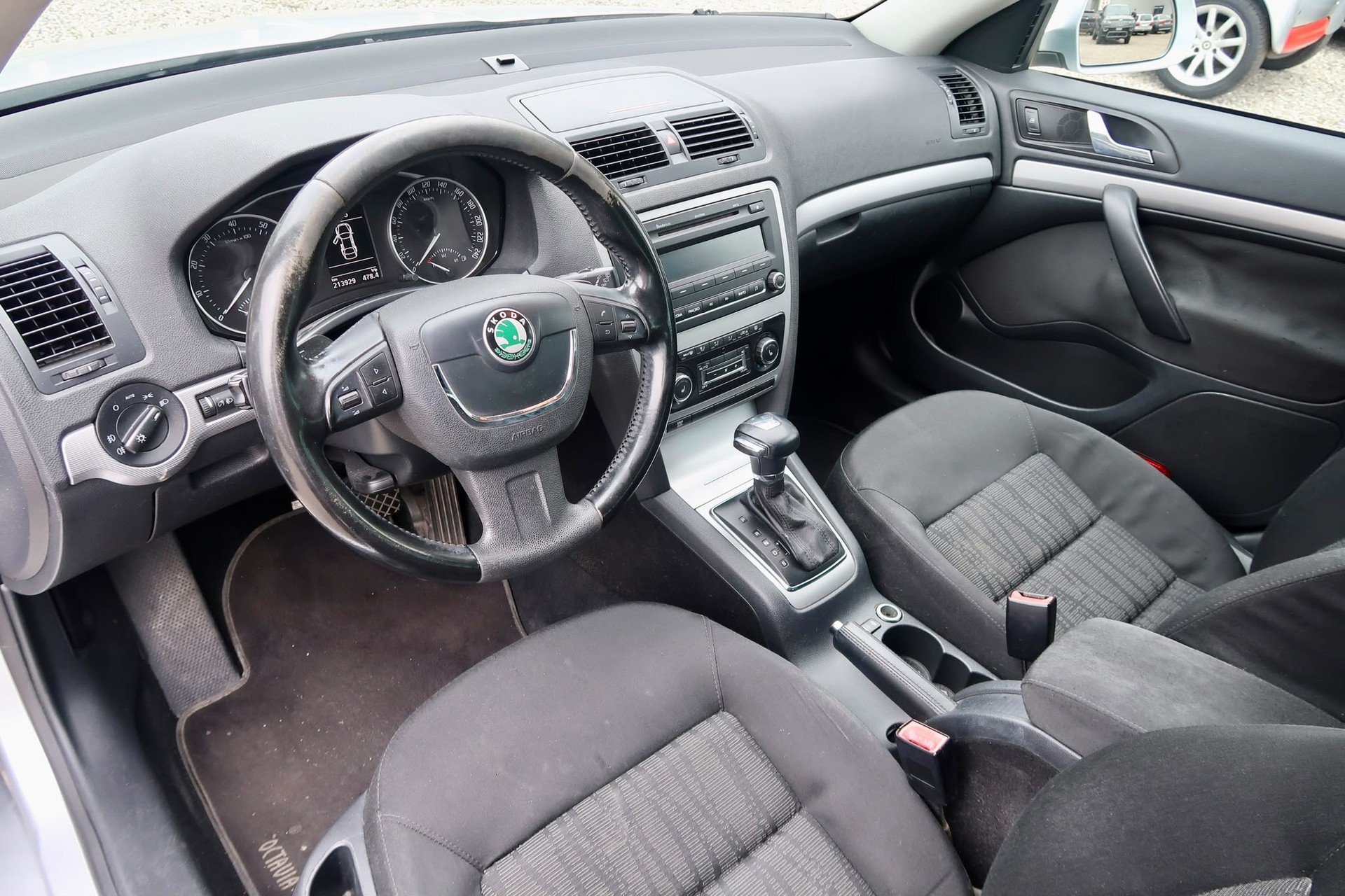 SKODA Octavia Combi 1.4 TSI Ambiente DSG-image-5