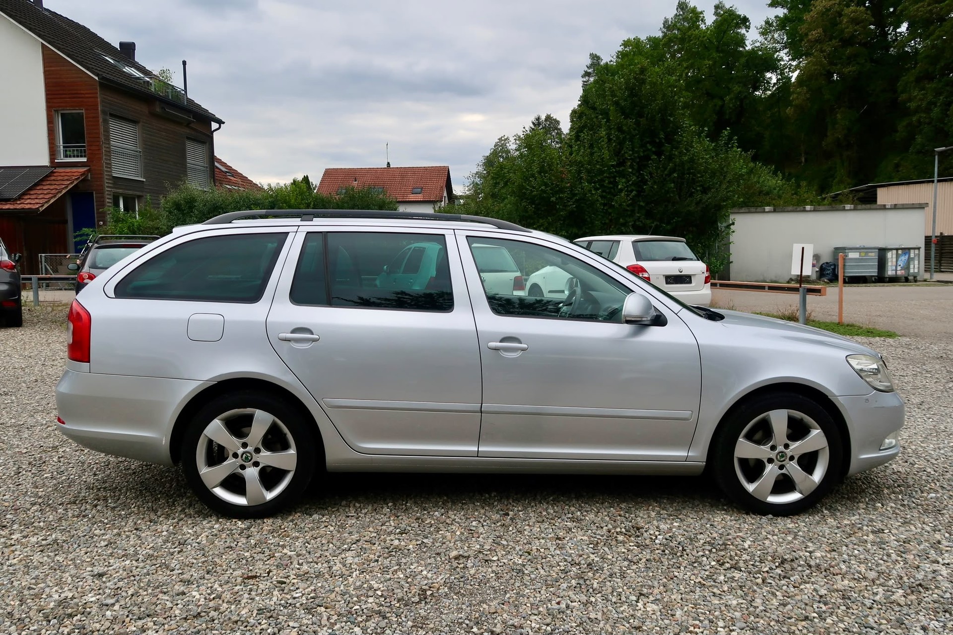 SKODA Octavia Combi 1.4 TSI Ambiente DSG-image-2