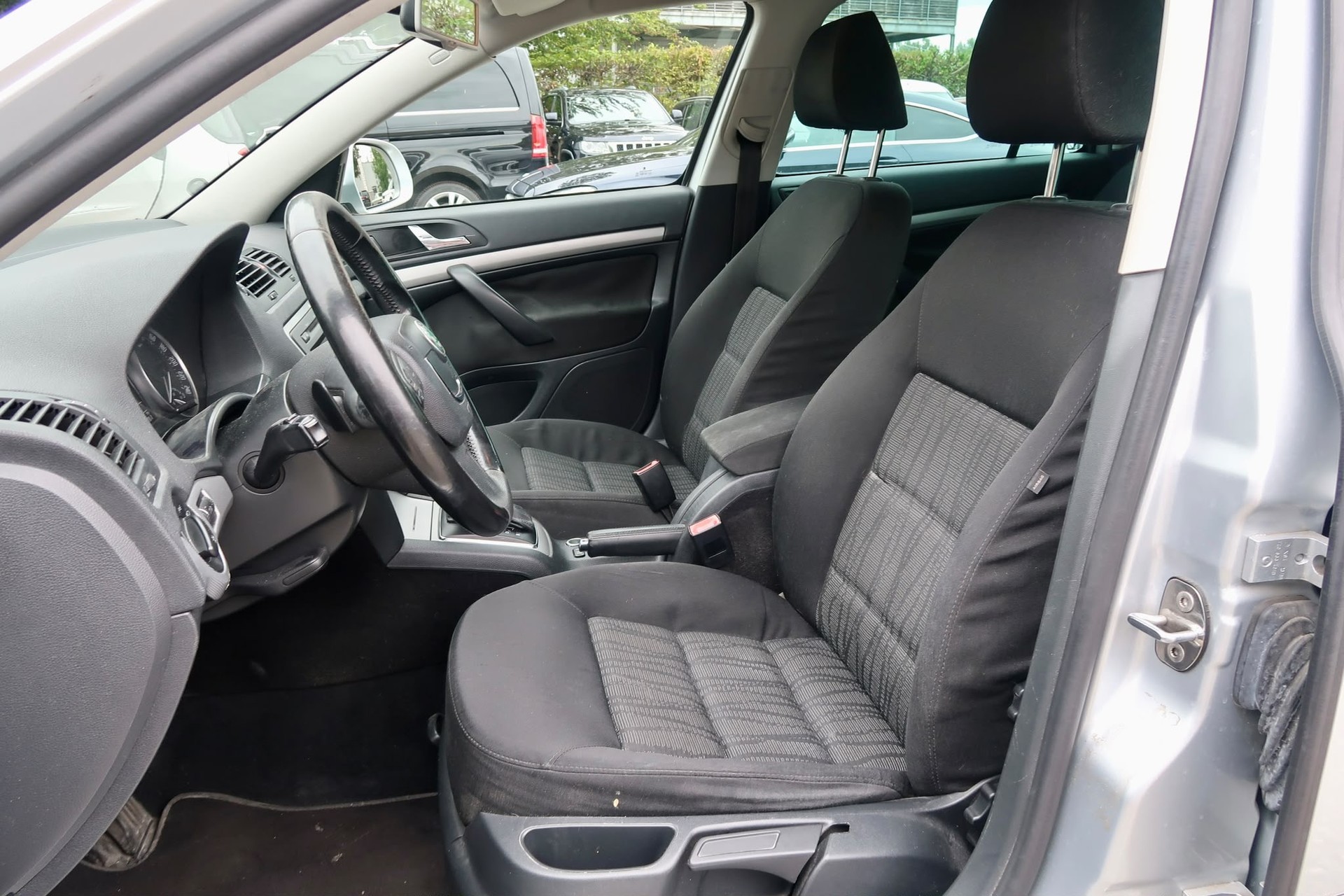 SKODA Octavia Combi 1.4 TSI Ambiente DSG-image-4
