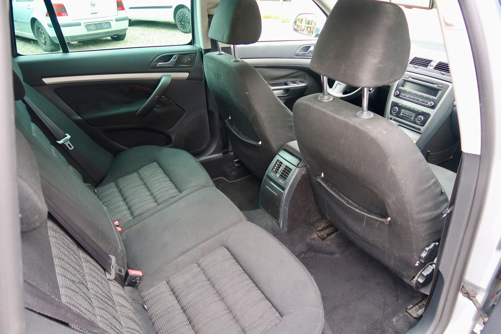 SKODA Octavia Combi 1.4 TSI Ambiente DSG-image-8