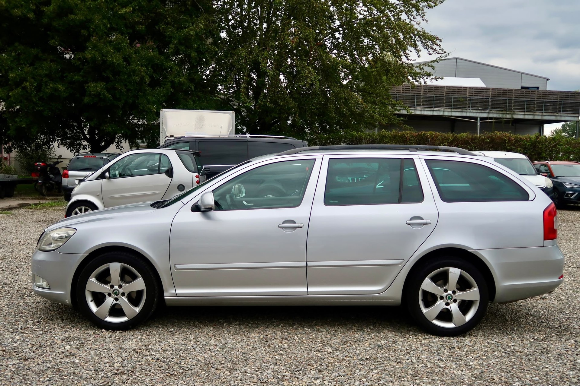 SKODA Octavia Combi 1.4 TSI Ambiente DSG-image-1