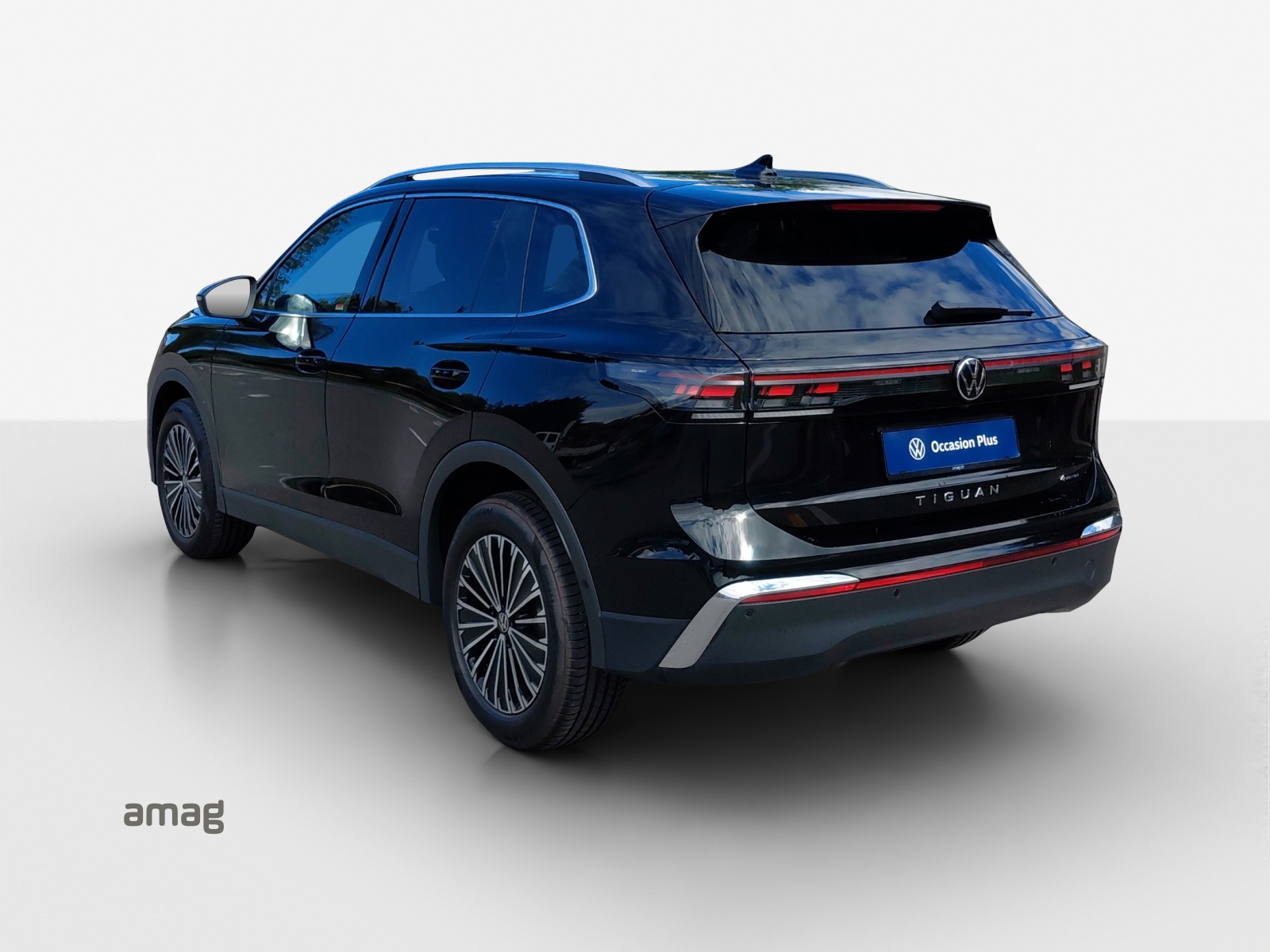 VW Tiguan 2.0 TSI DSG Elegance 4Motion-image-2