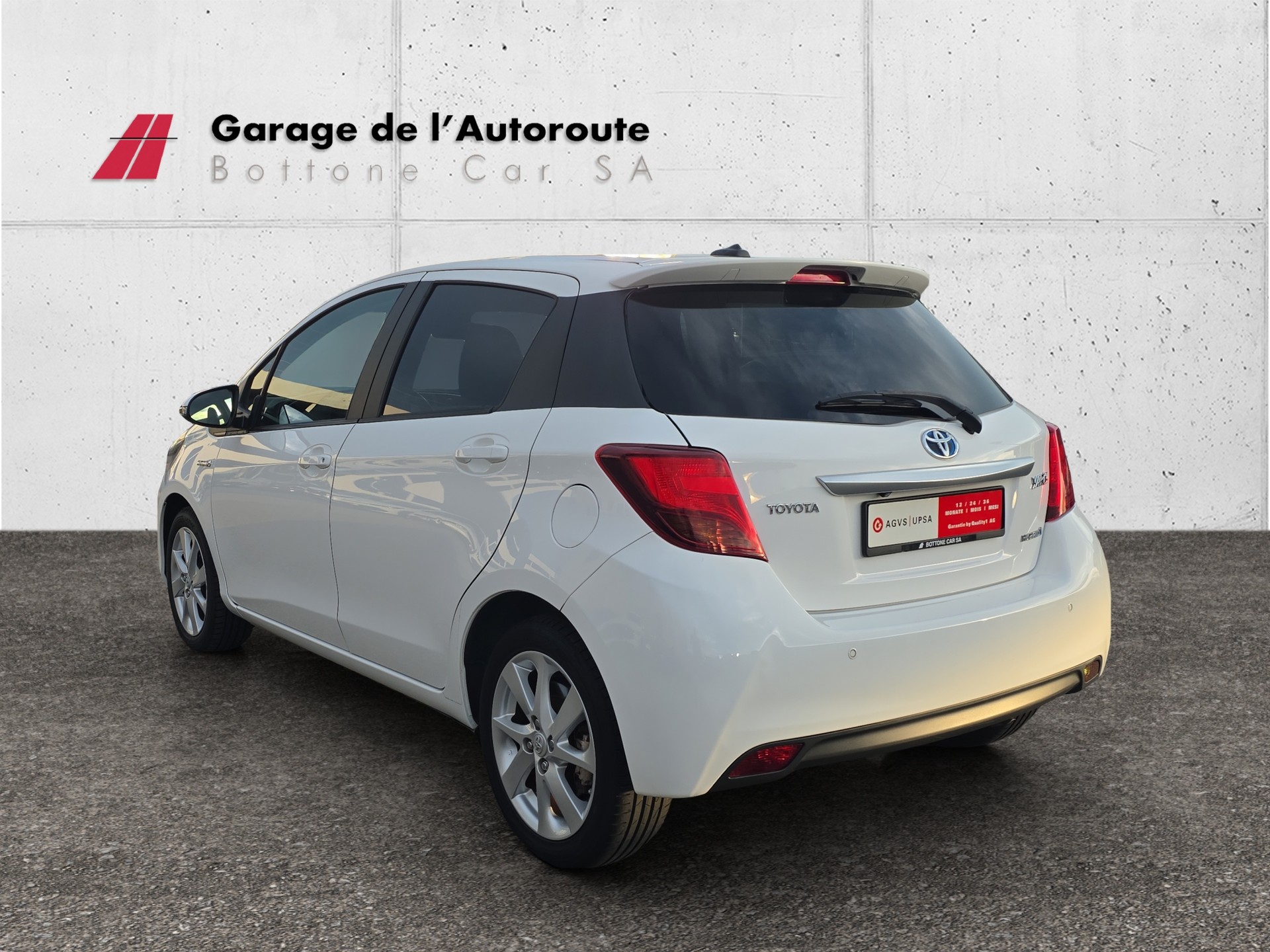 TOYOTA Yaris 1.5 VVT-i HSD Trend-image-2