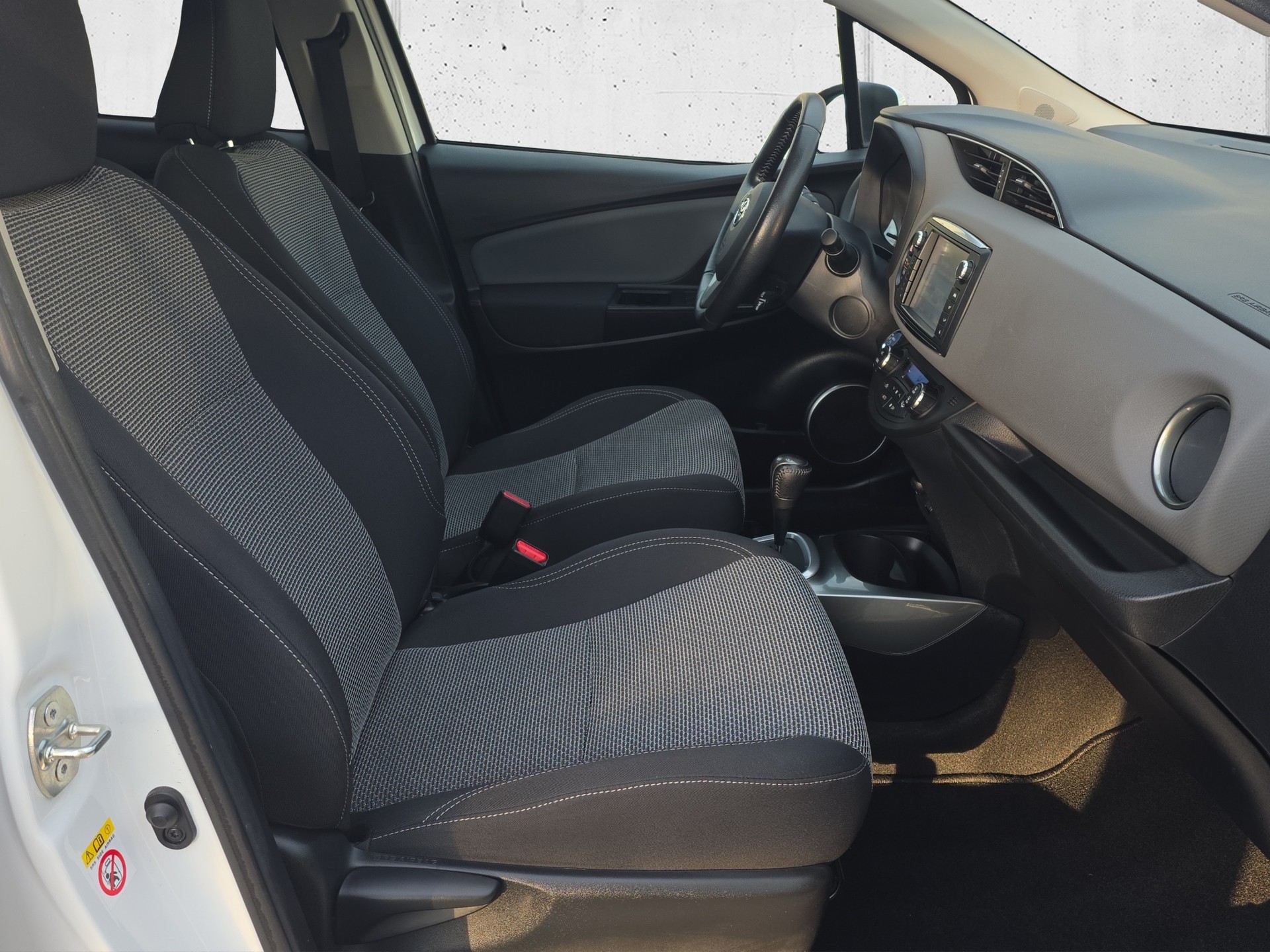 TOYOTA Yaris 1.5 VVT-i HSD Trend-image-16