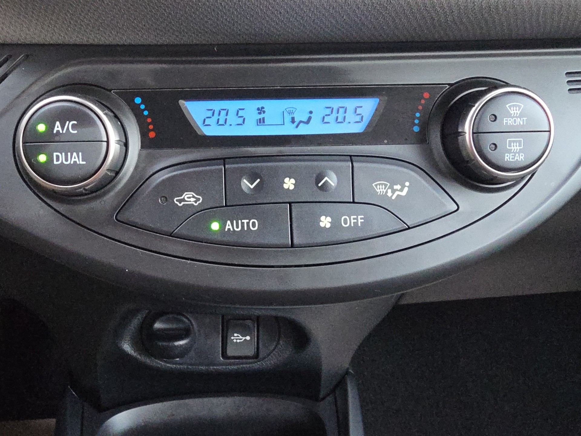 TOYOTA Yaris 1.5 VVT-i HSD Trend-image-20