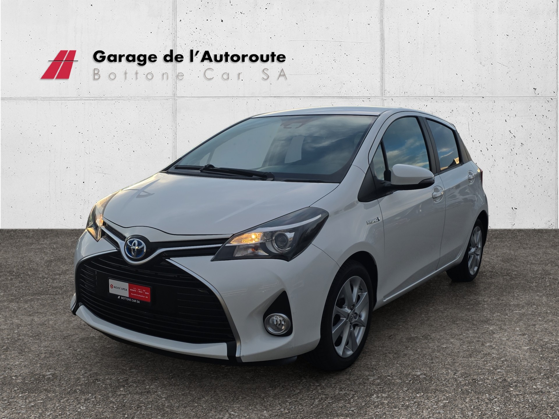 TOYOTA Yaris 1.5 VVT-i HSD Trend-image-0