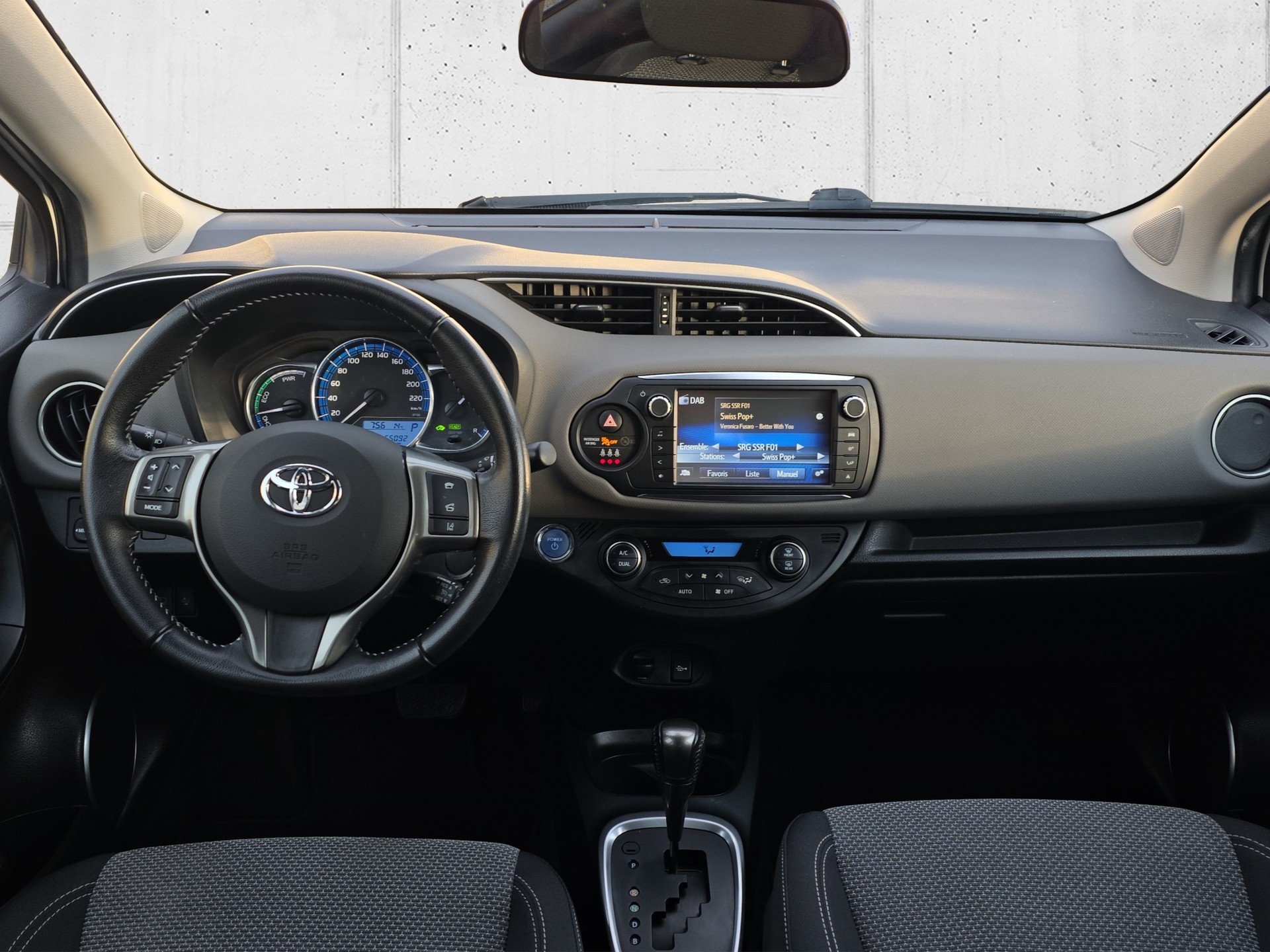 TOYOTA Yaris 1.5 VVT-i HSD Trend-image-13