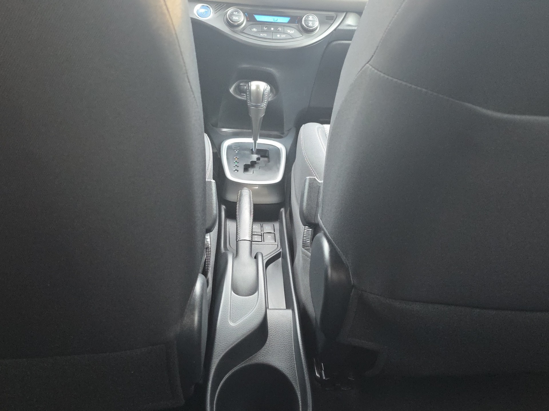 TOYOTA Yaris 1.5 VVT-i HSD Trend-image-15
