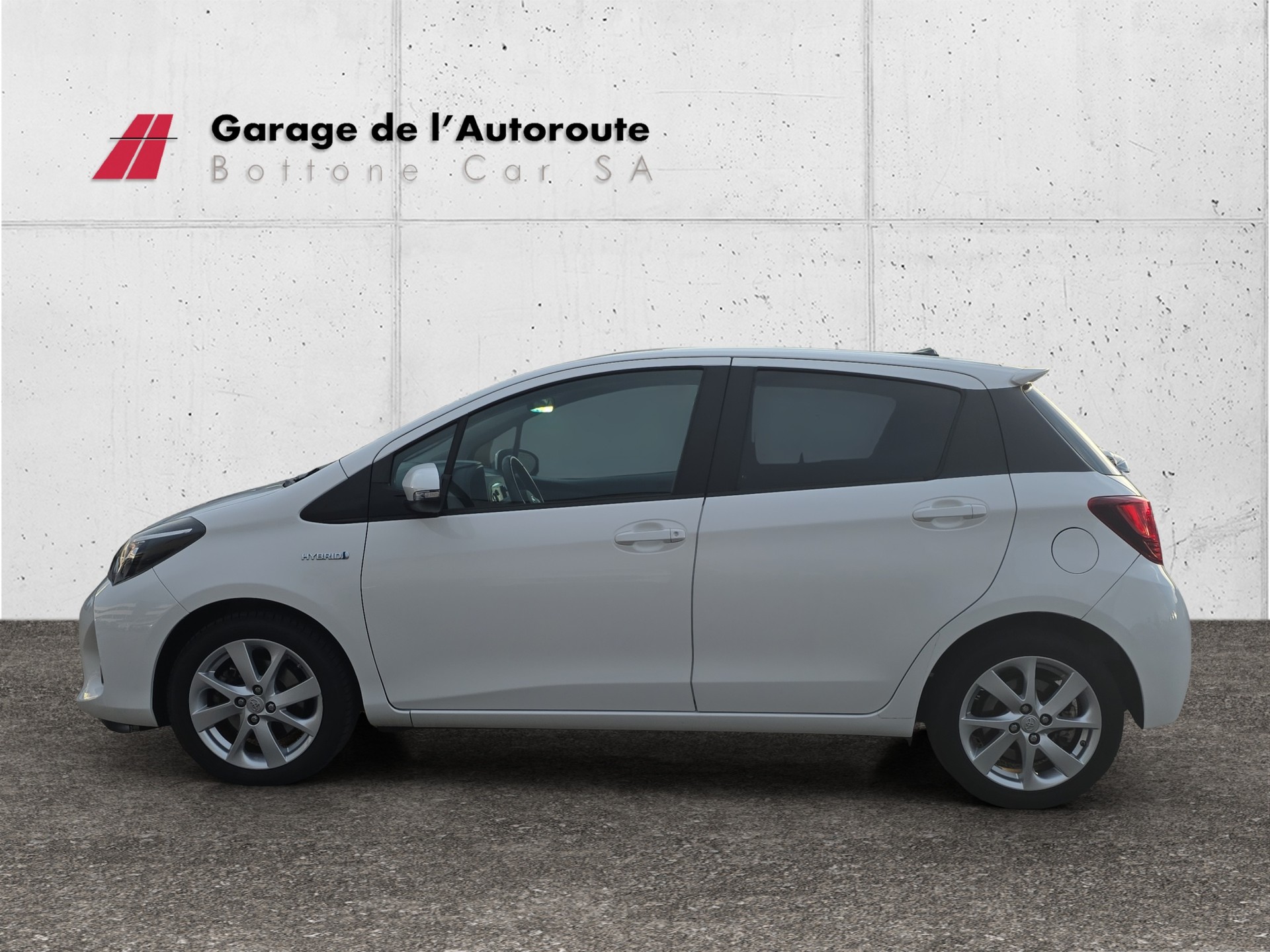 TOYOTA Yaris 1.5 VVT-i HSD Trend-image-1
