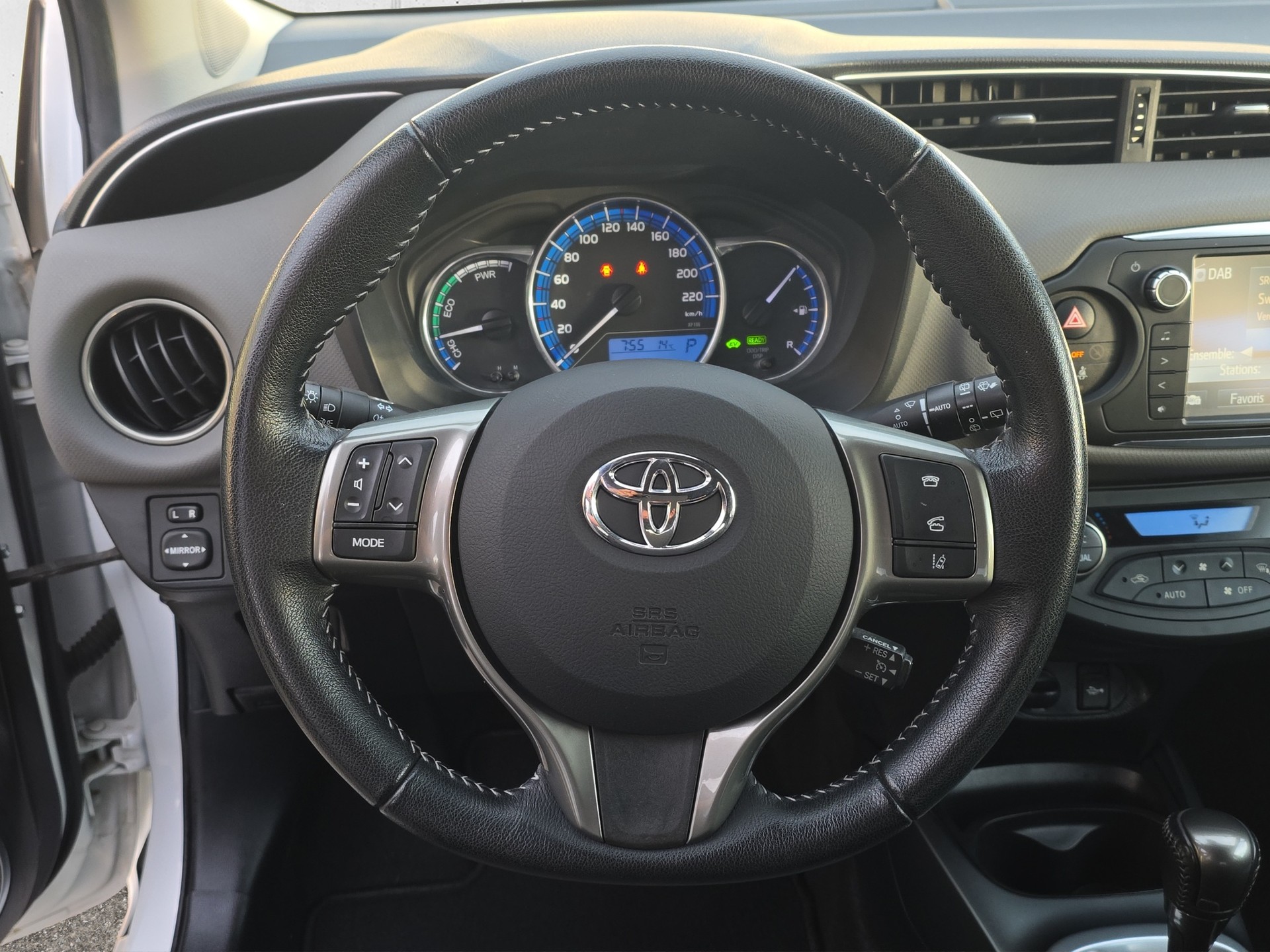 TOYOTA Yaris 1.5 VVT-i HSD Trend-image-9